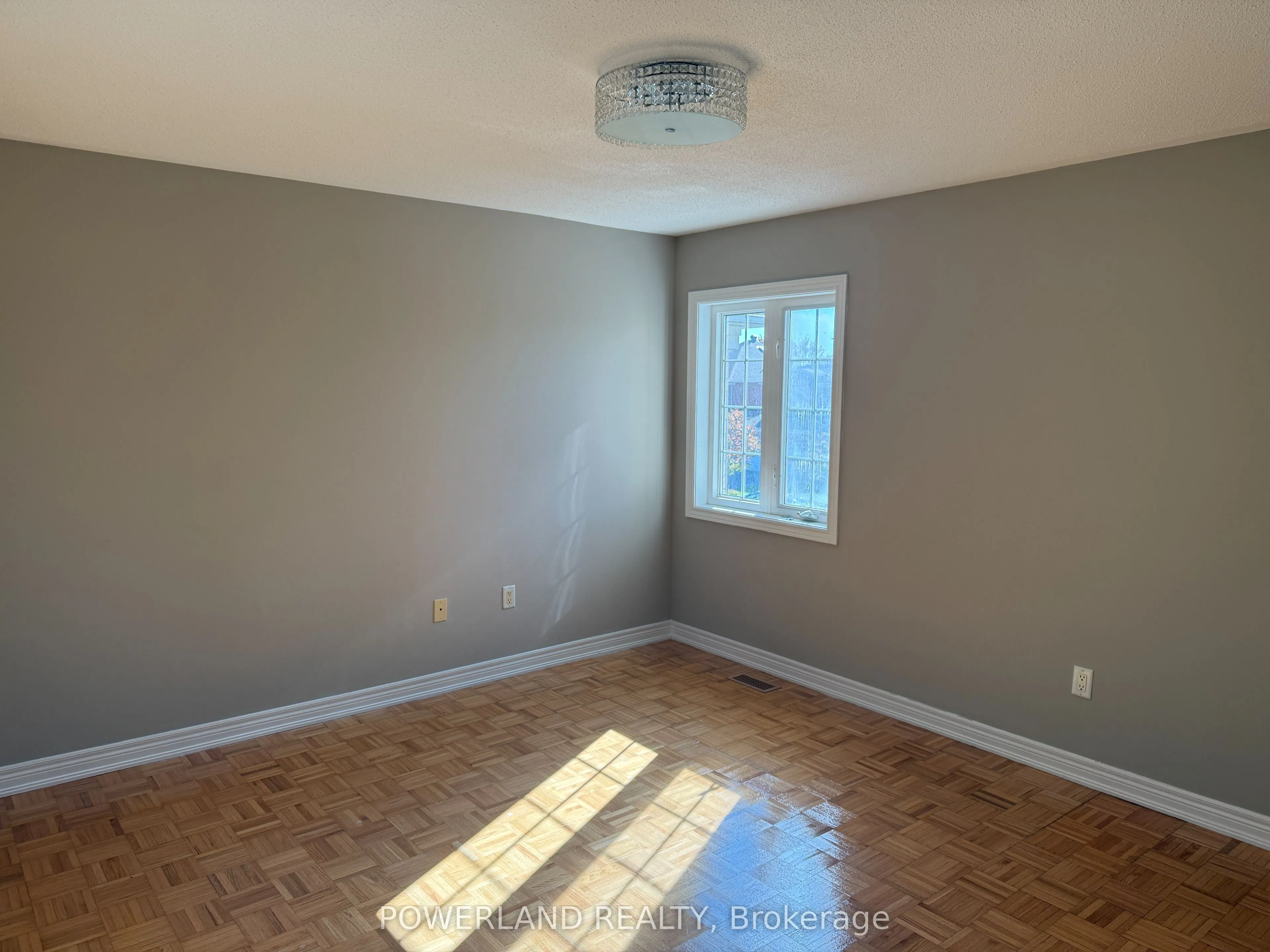 16 Ravine Edge Drive