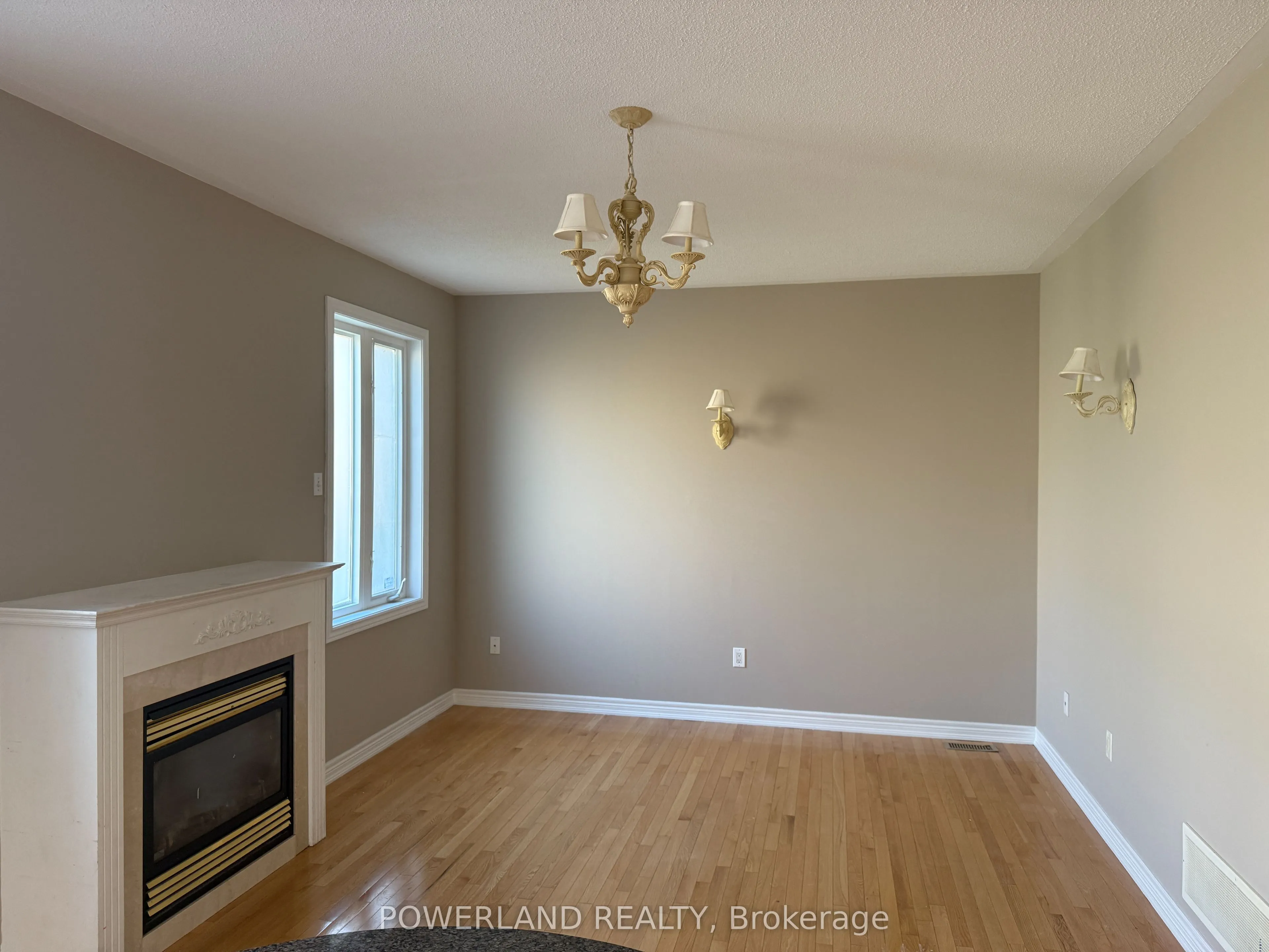 16 Ravine Edge Drive