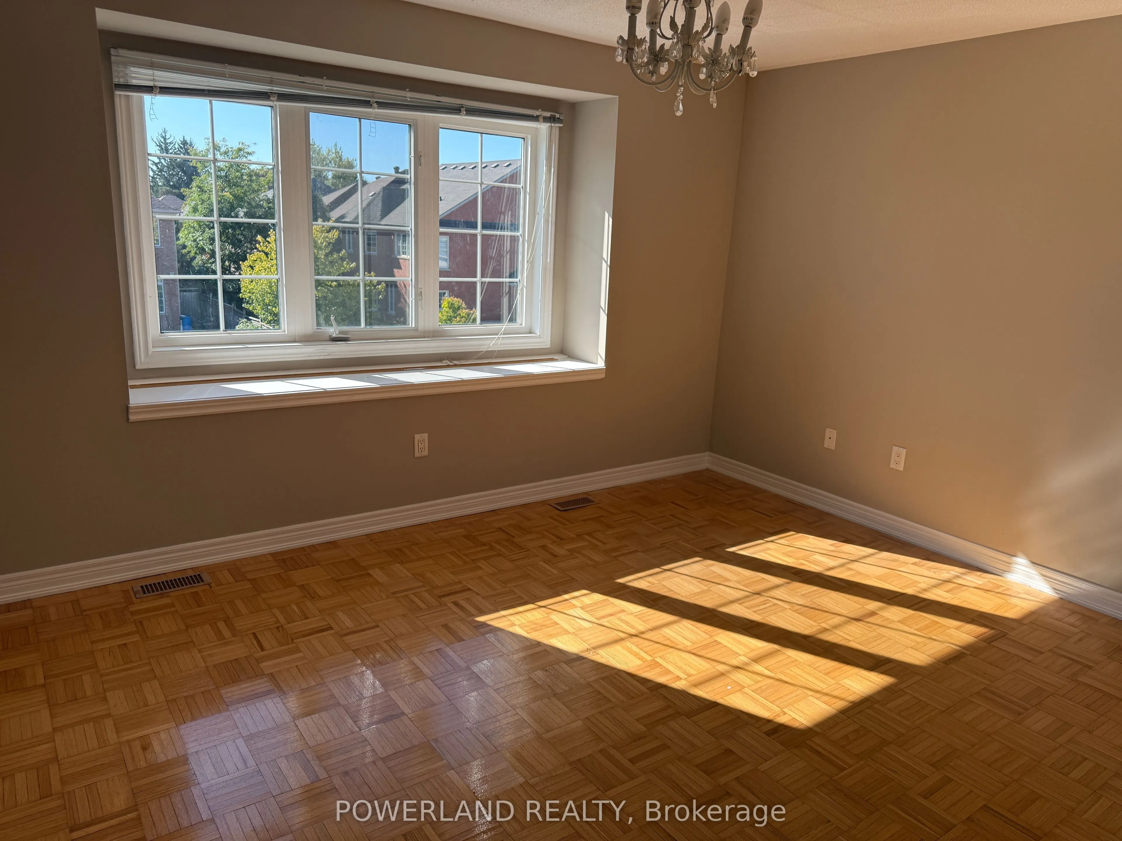 16 Ravine Edge Drive