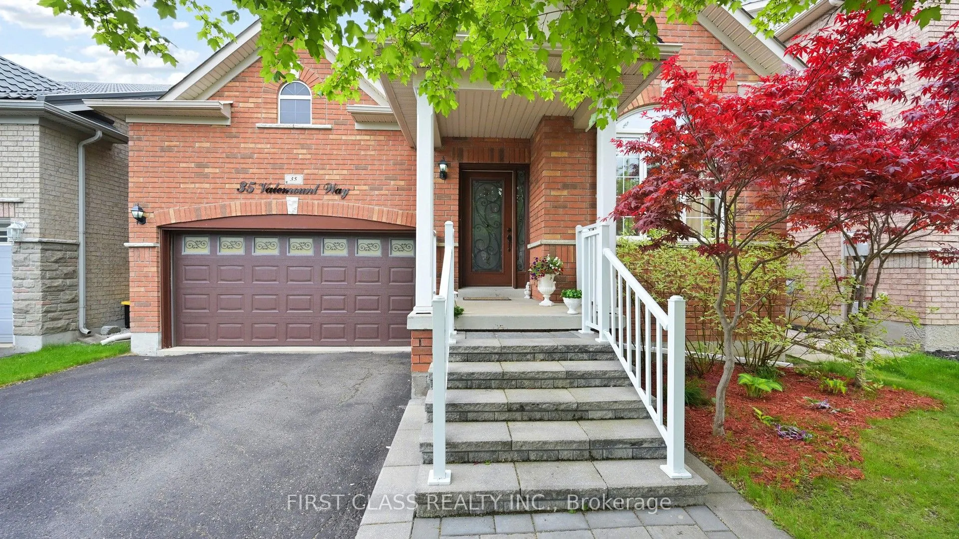 35 Valemount Way