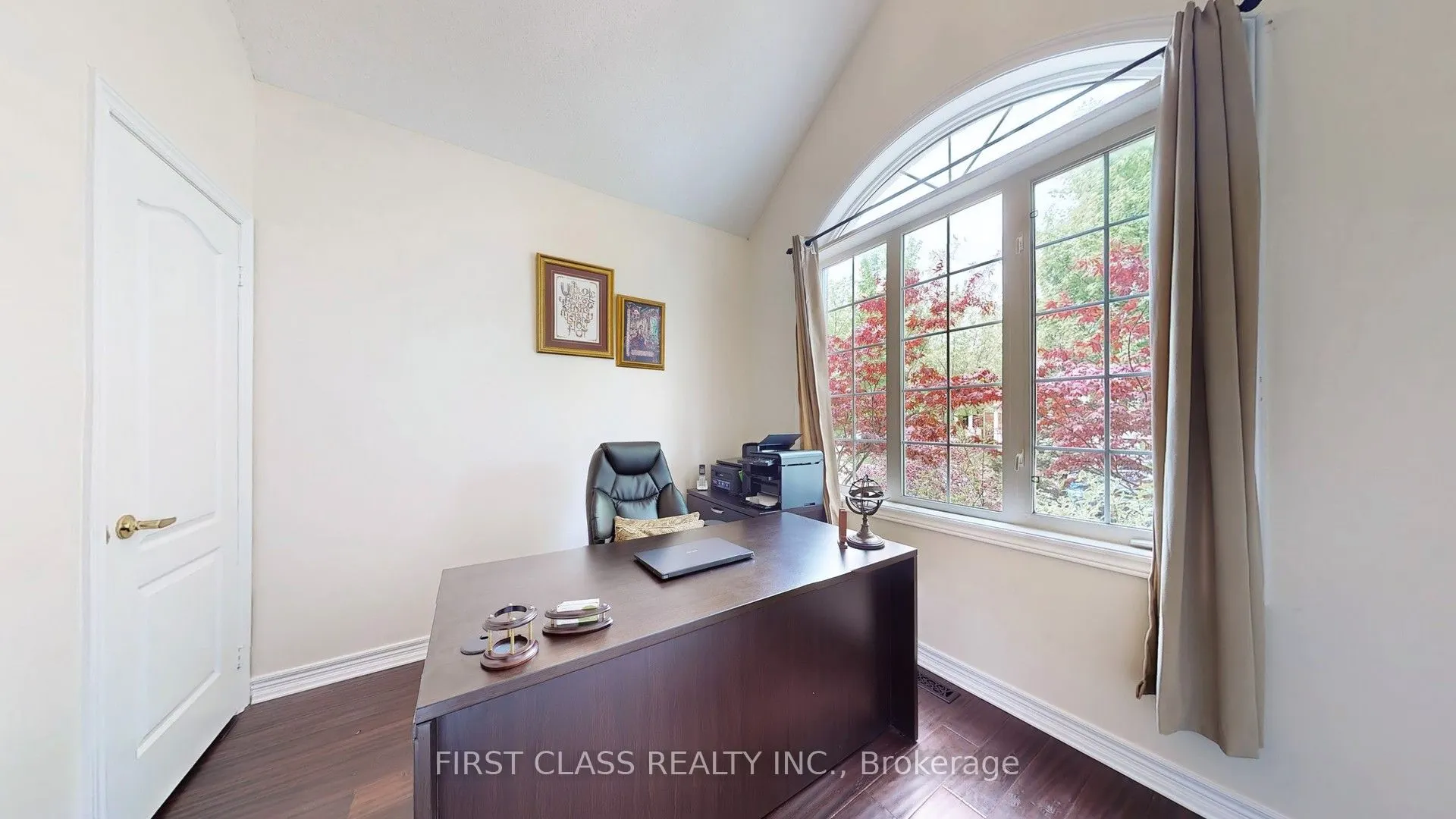 35 Valemount Way
