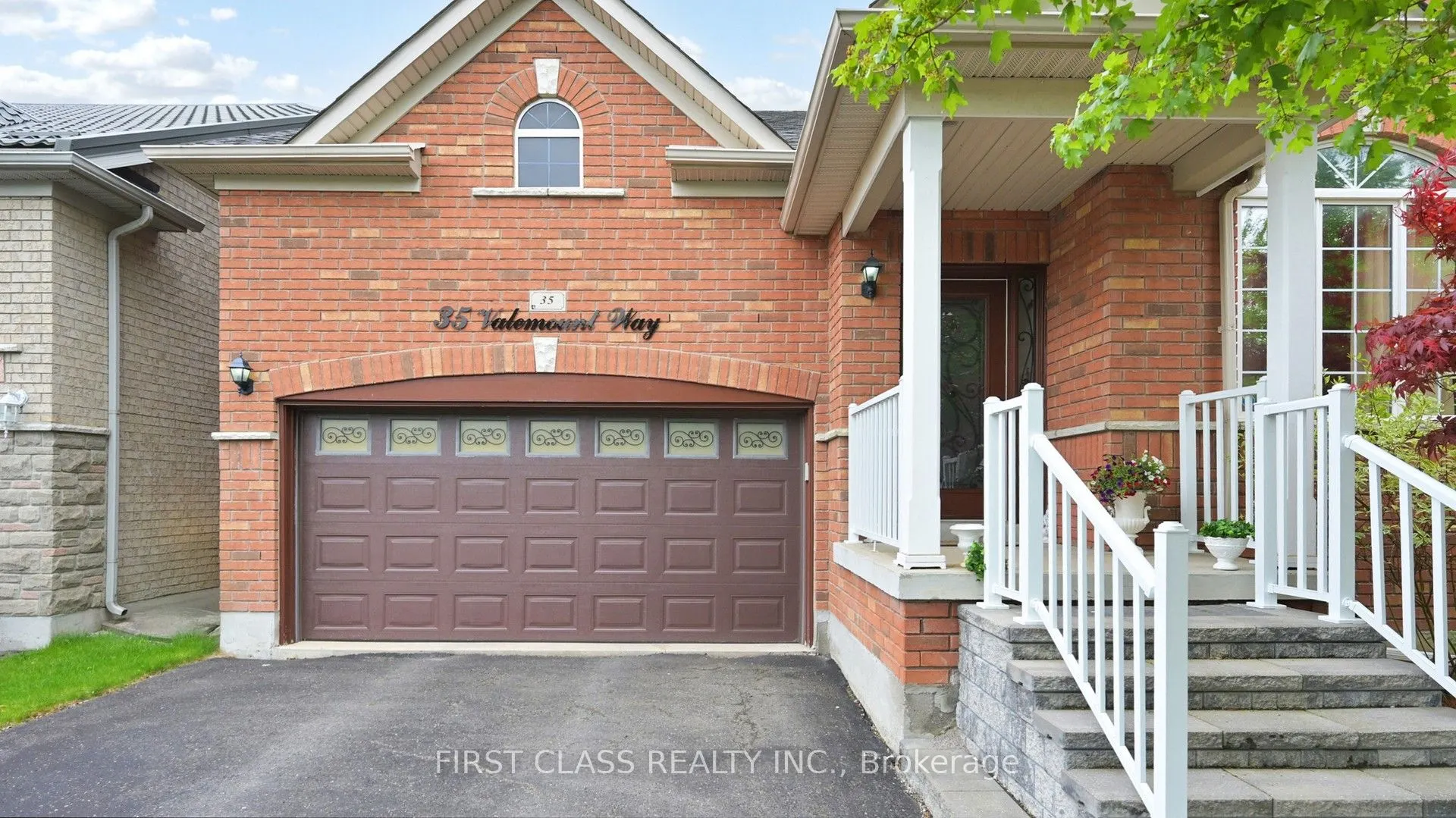 35 Valemount Way