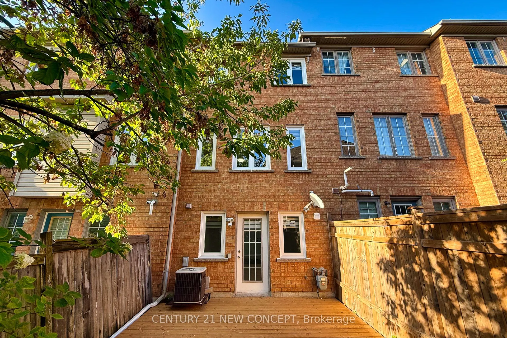 100 Coburg Crescent S