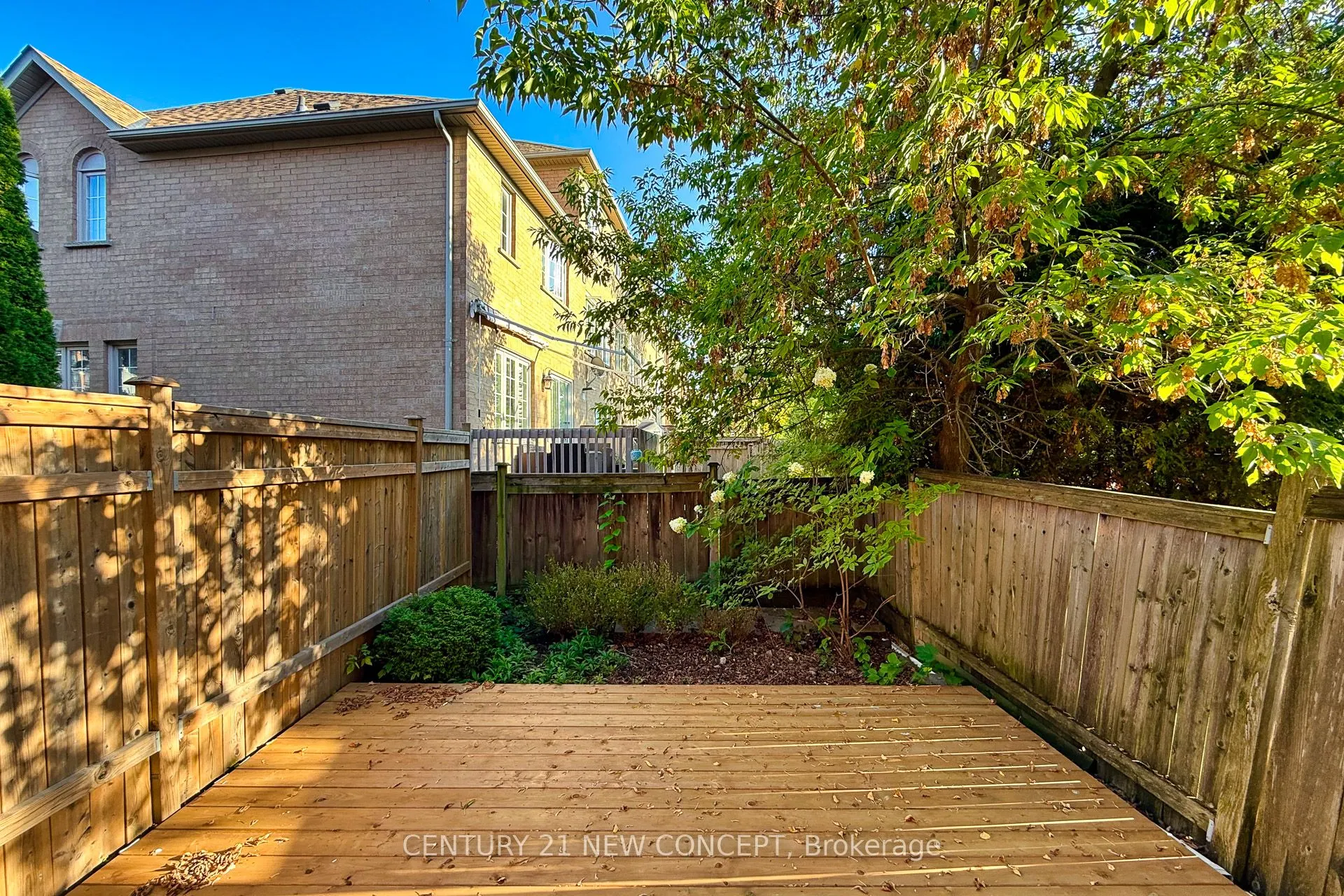 100 Coburg Crescent S