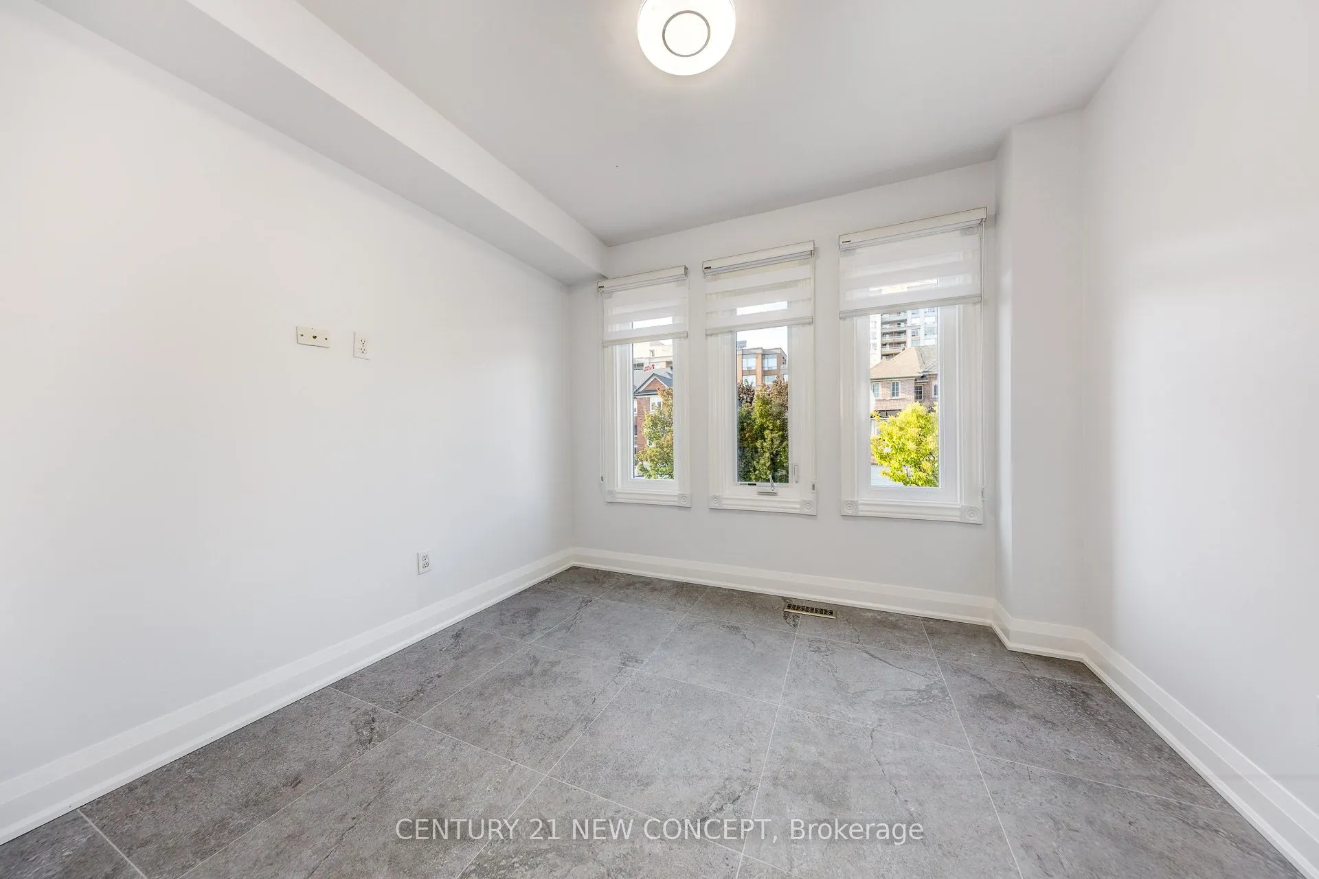 100 Coburg Crescent S