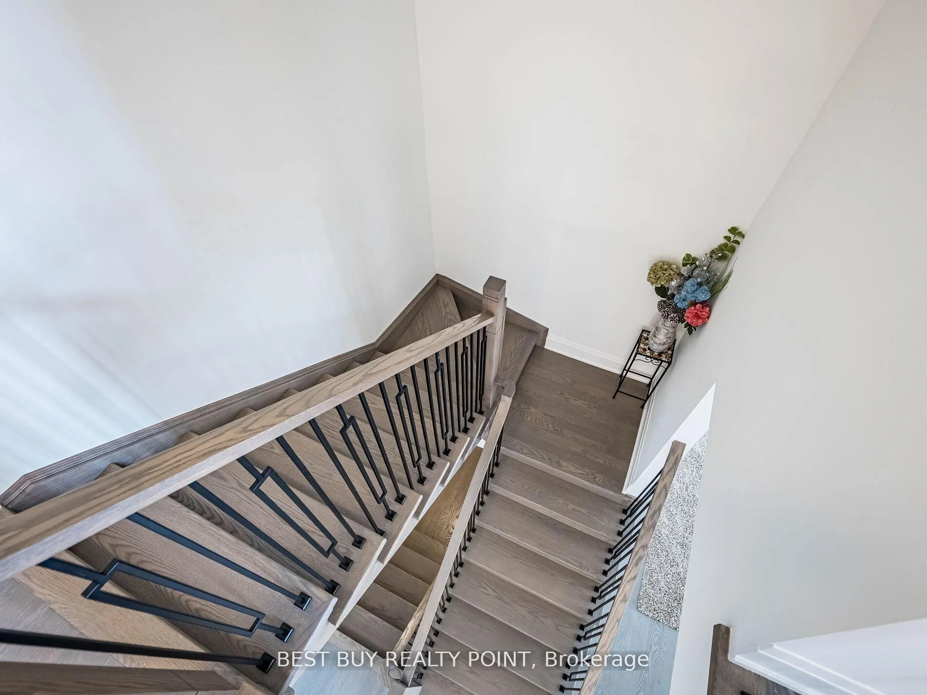 24 Magnolia Avenue