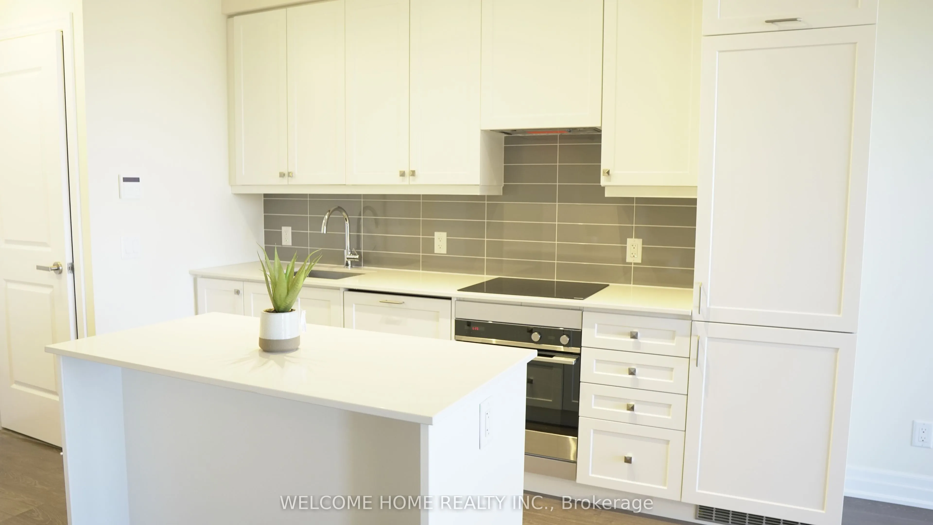 9085 Jane Street, #1711