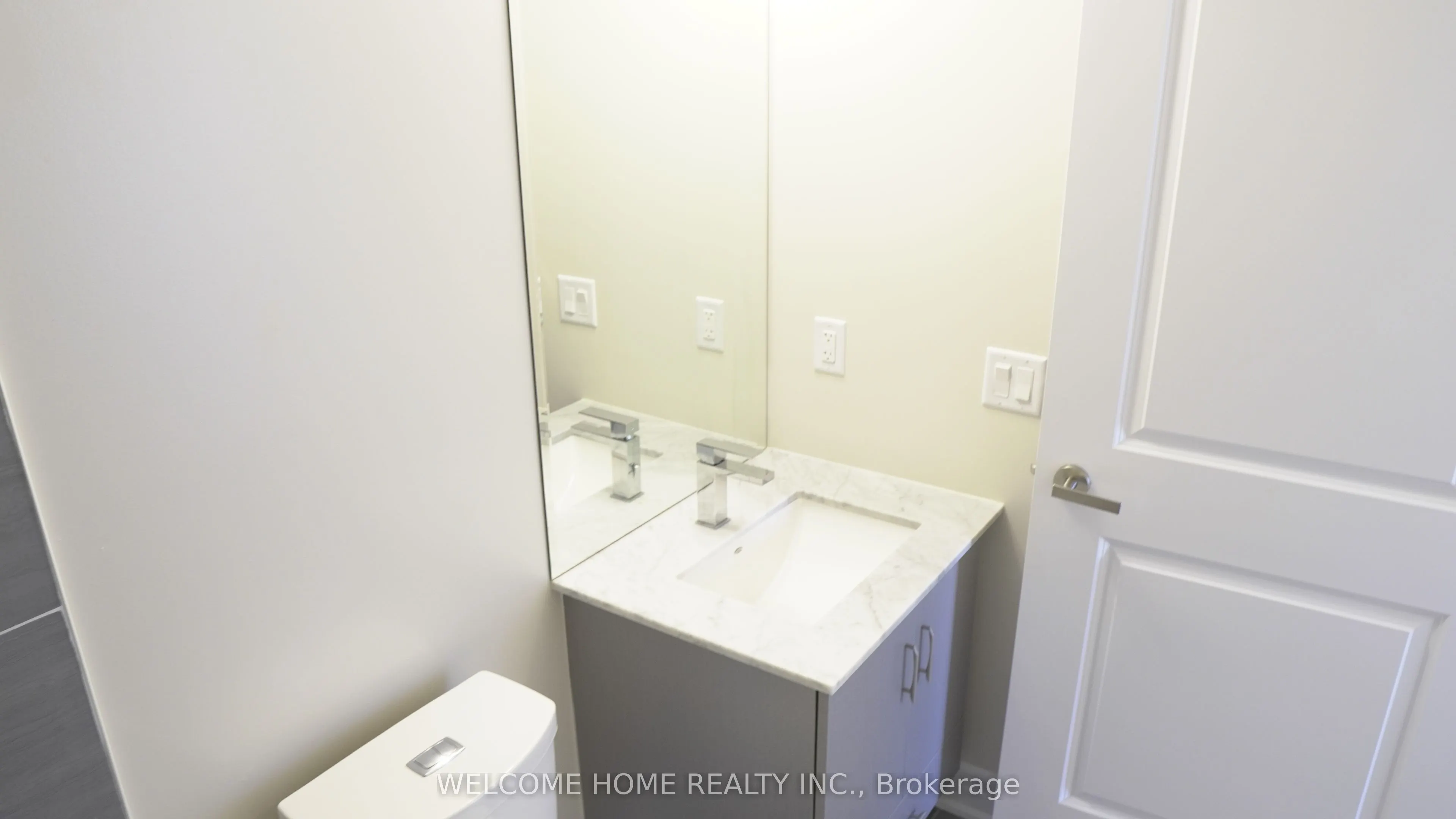 9085 Jane Street, #1711