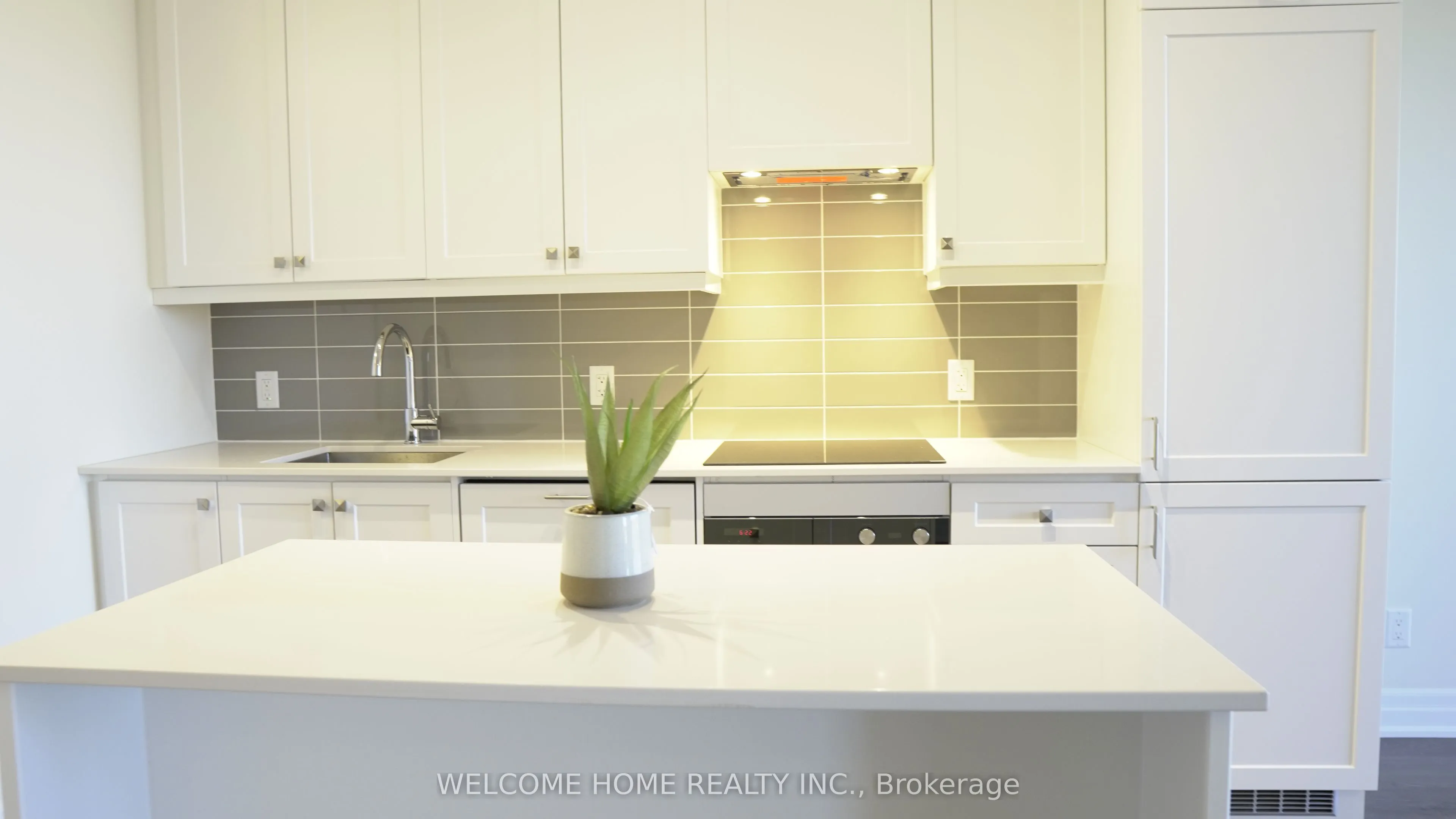 9085 Jane Street, #1711