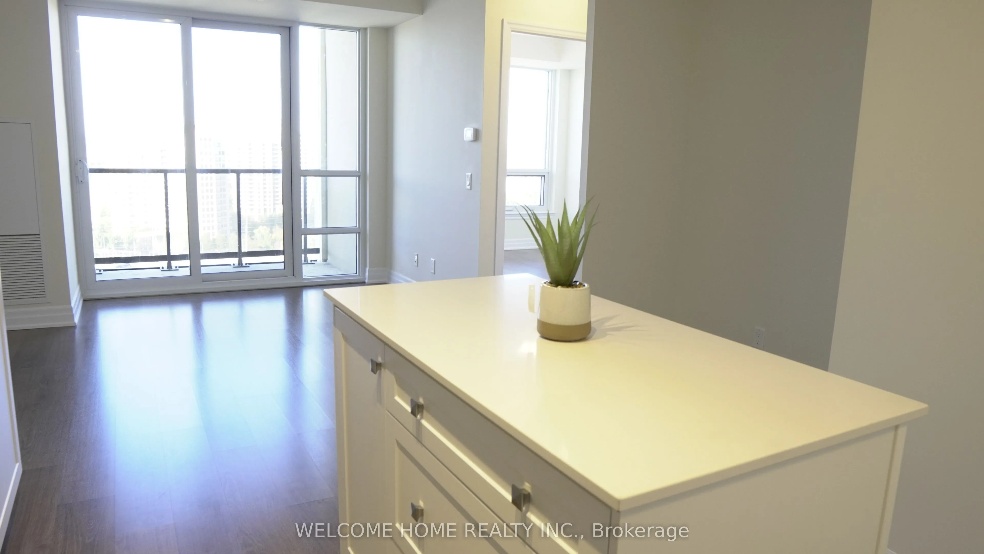 9085 Jane Street, #1711