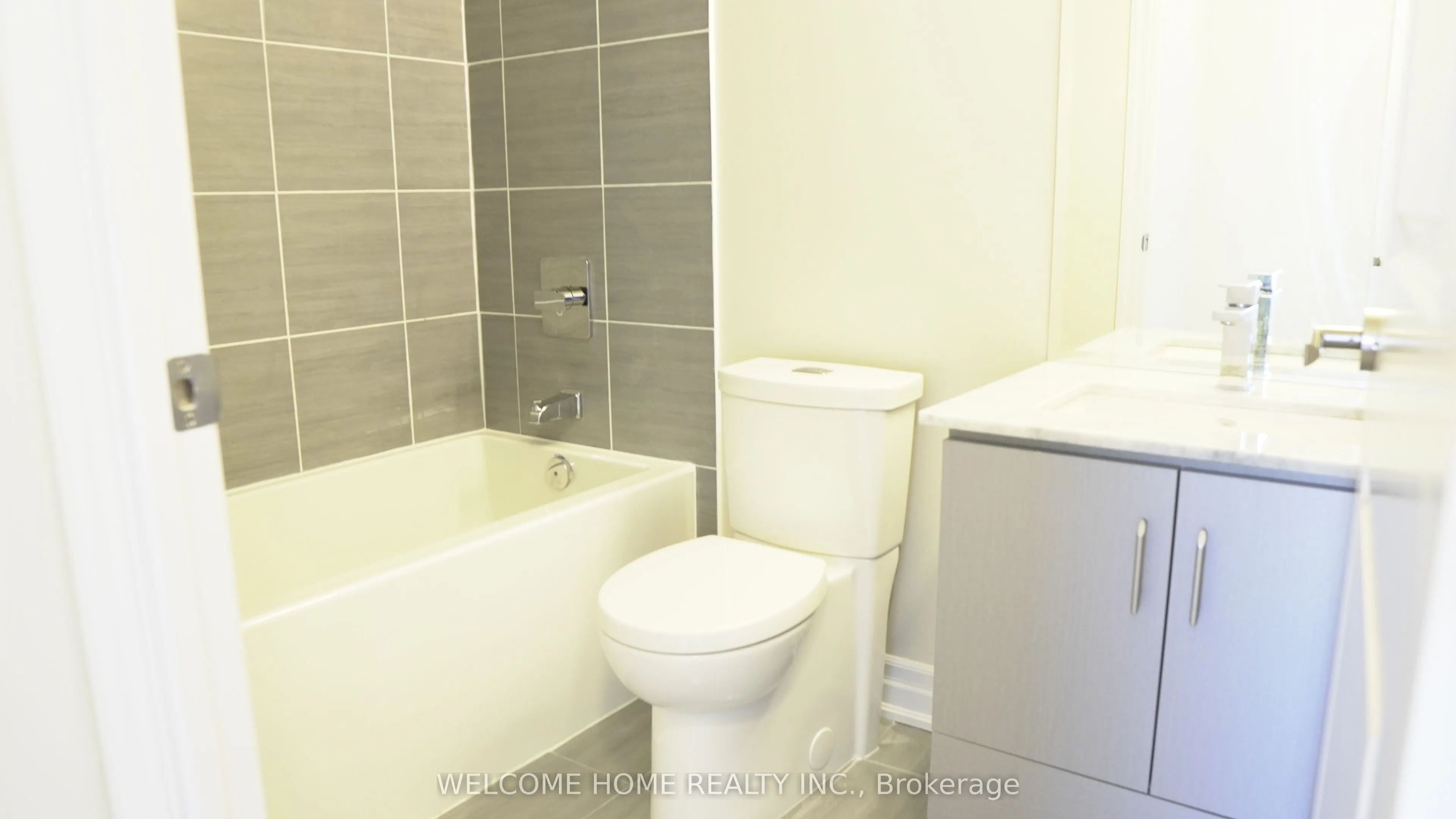 9085 Jane Street, #1711