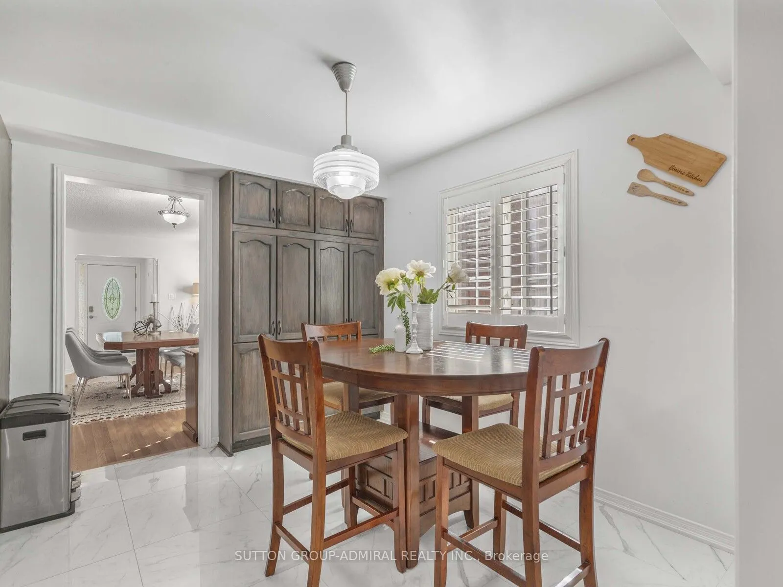 185 Foxfield Crescent