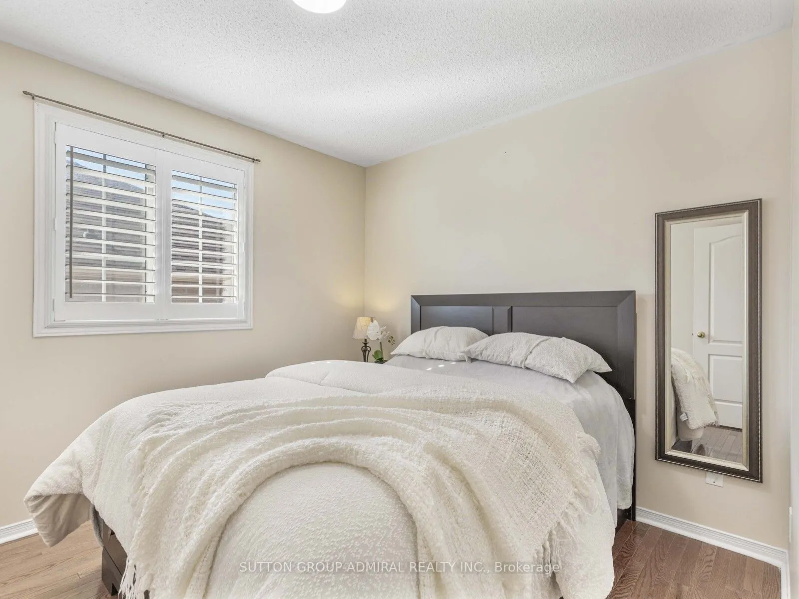 185 Foxfield Crescent