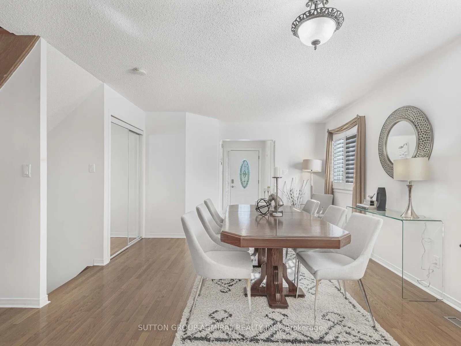 185 Foxfield Crescent