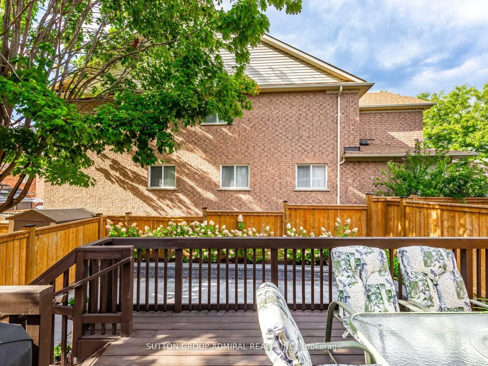 185 Foxfield Crescent