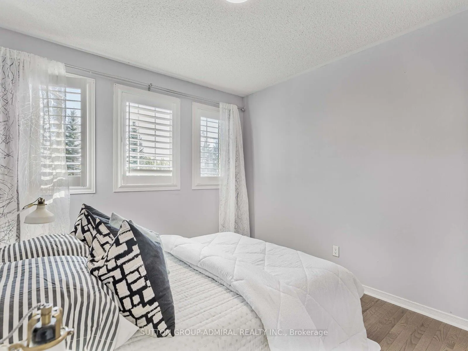 185 Foxfield Crescent
