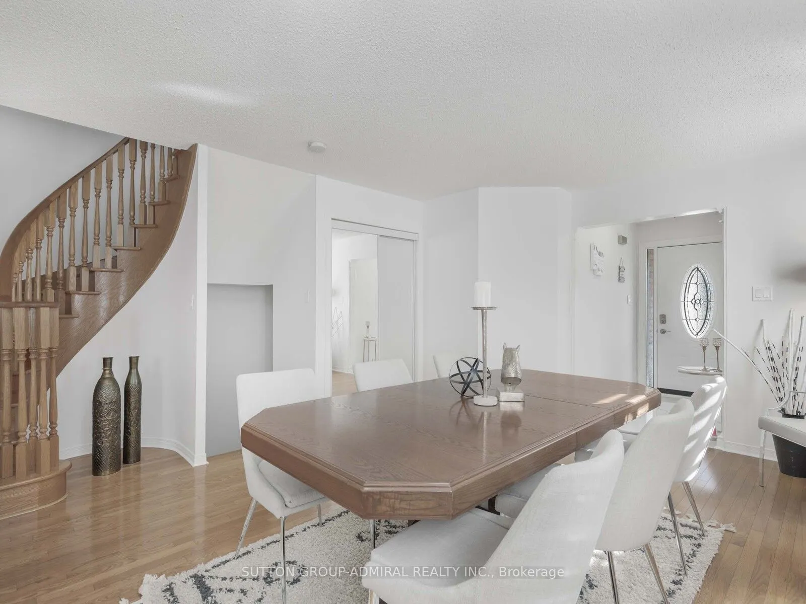 185 Foxfield Crescent