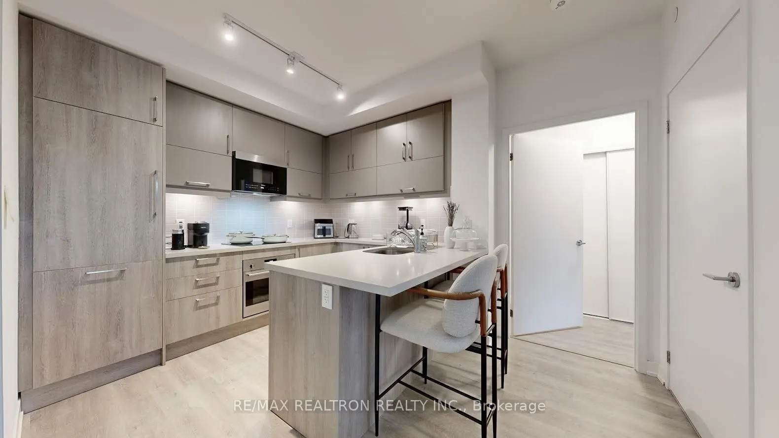 38 Simcoe Promenade, #319C
