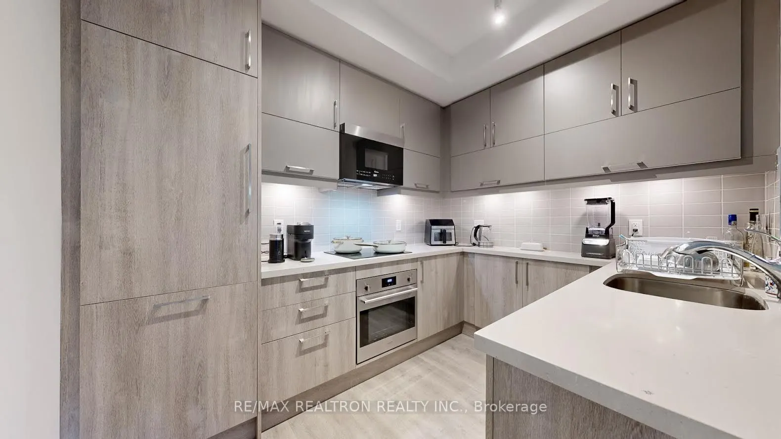 38 Simcoe Promenade, #319C