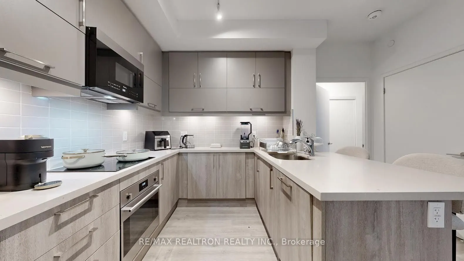 38 Simcoe Promenade, #319C