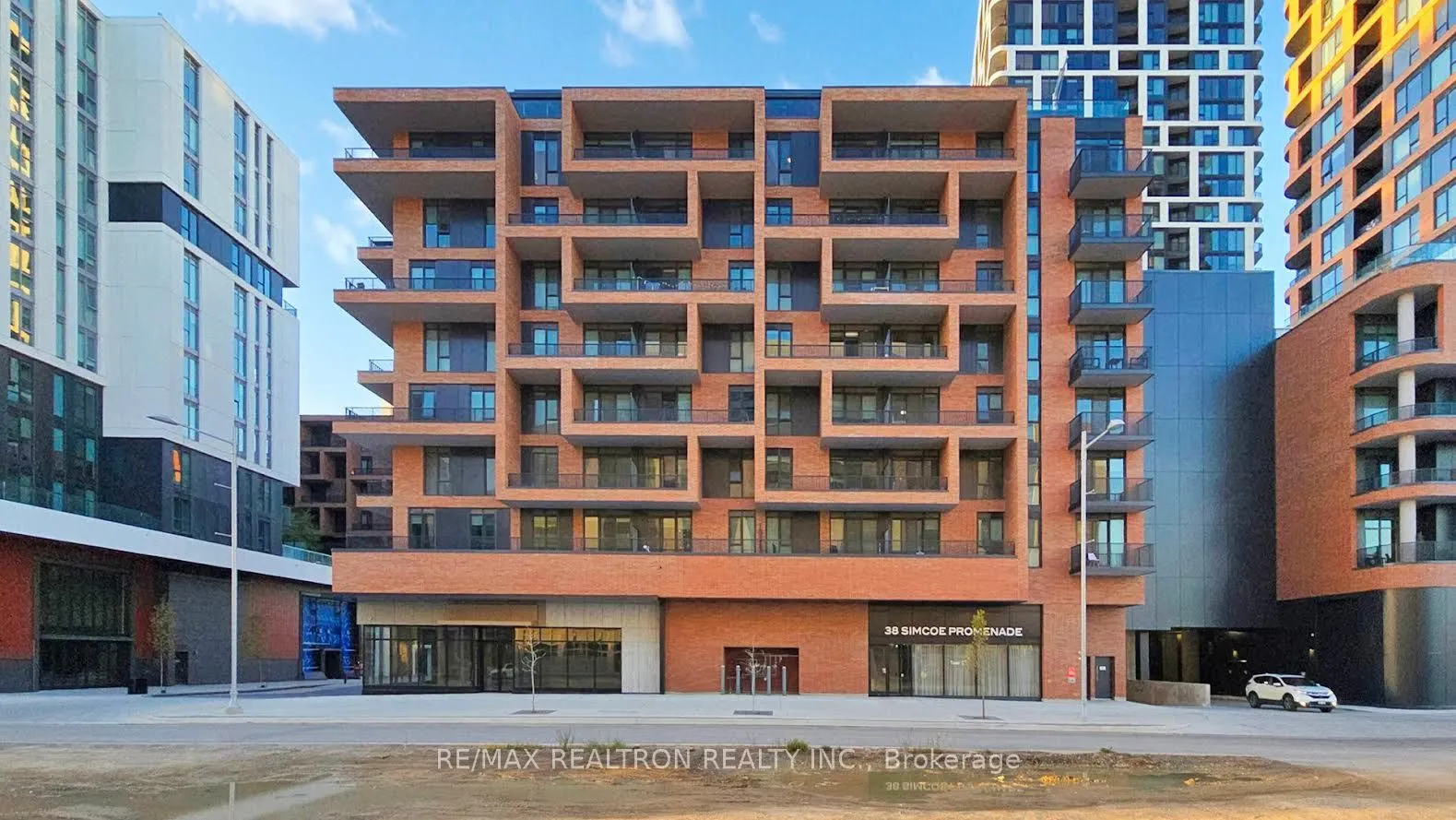 38 Simcoe Promenade, #319C
