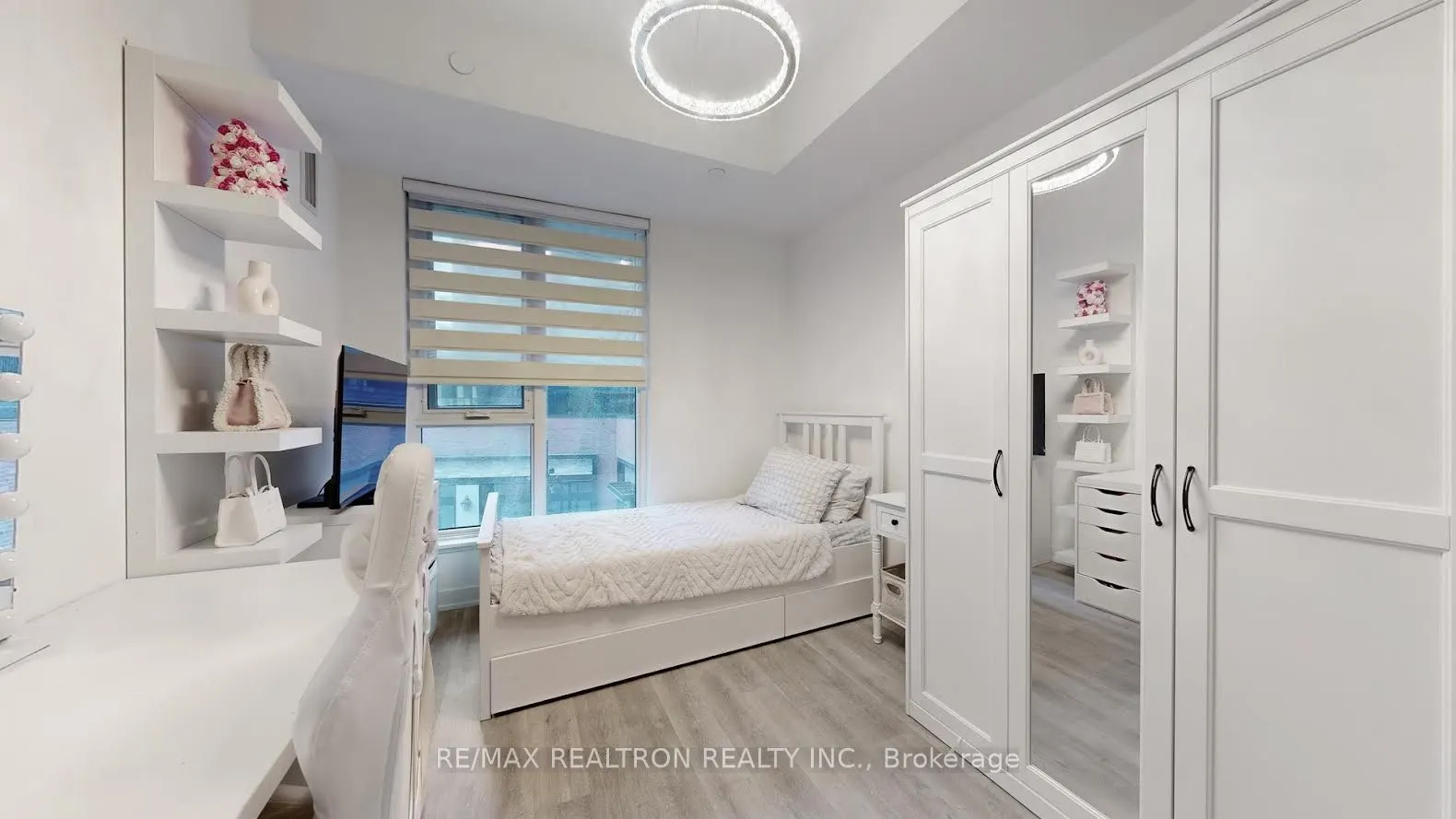38 Simcoe Promenade, #319C