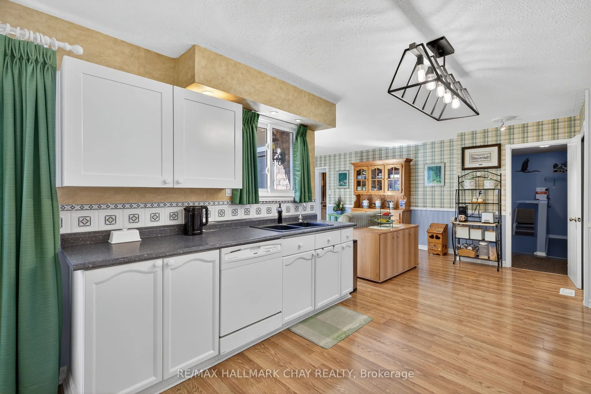 78 Collings Avenue
