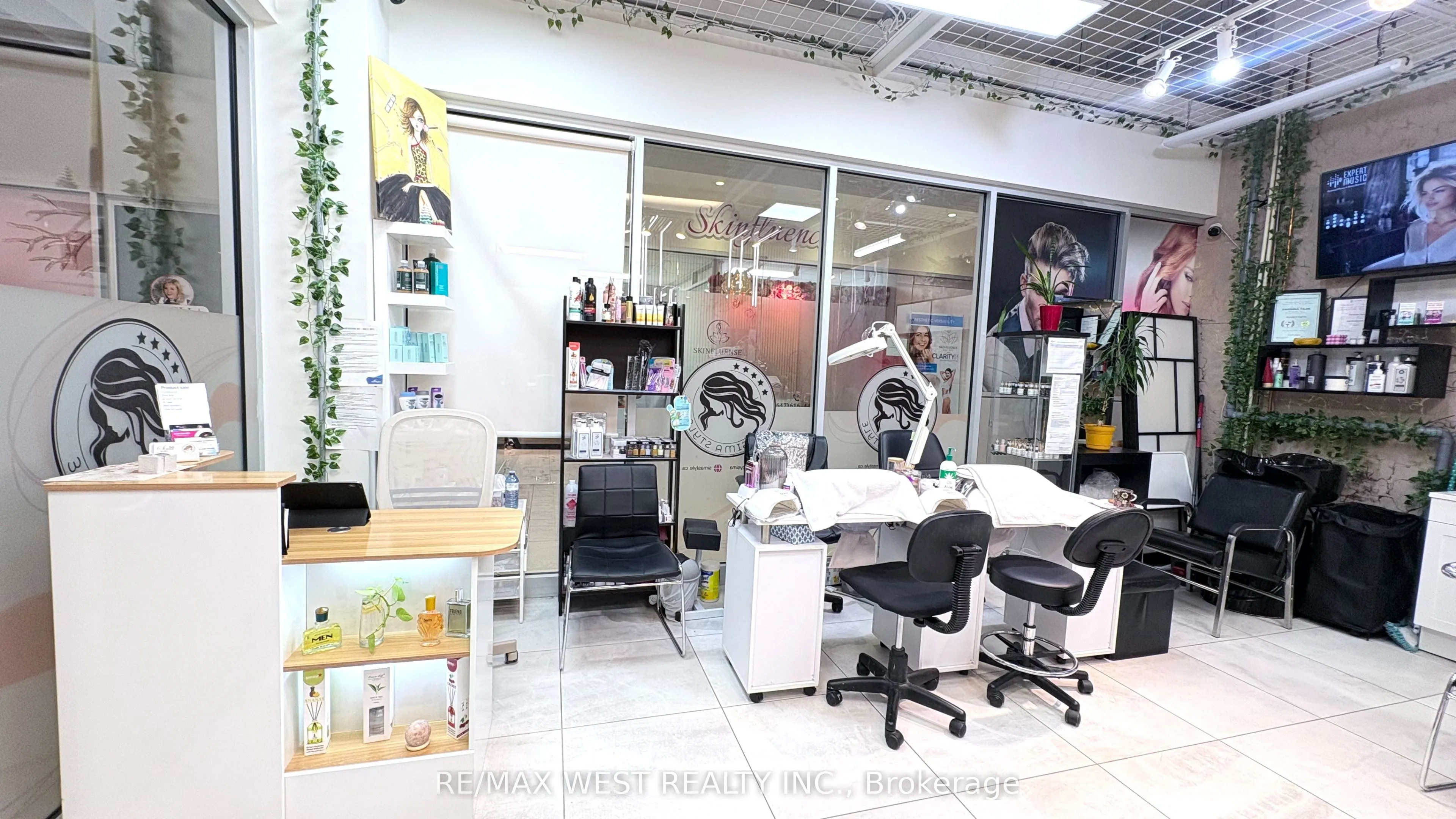 7181 Yonge Street, #104
