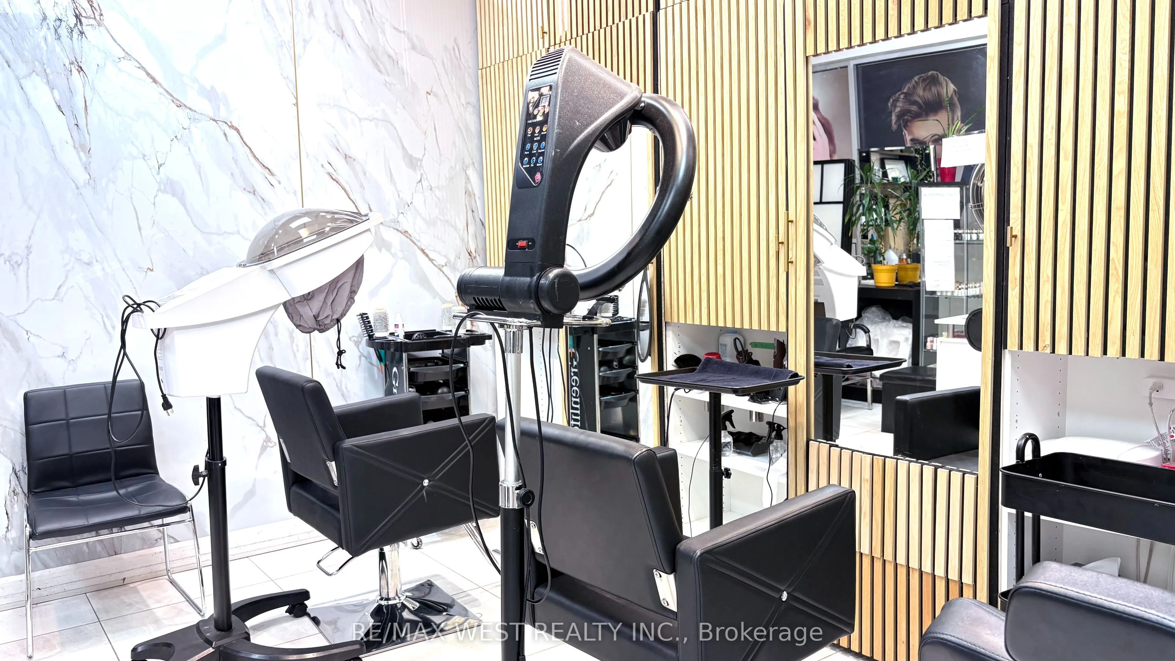 7181 Yonge Street, #104
