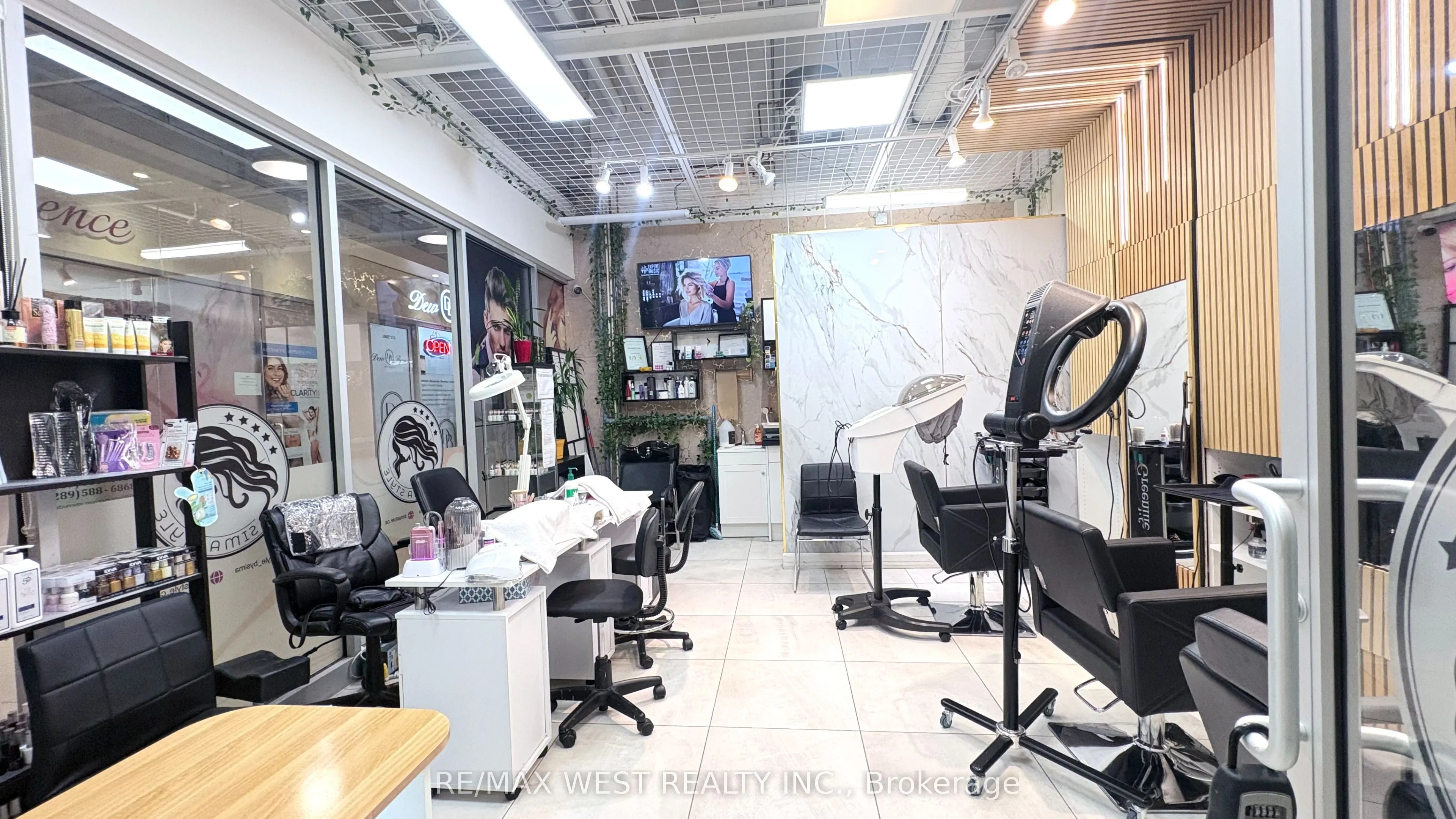 7181 Yonge Street, #104