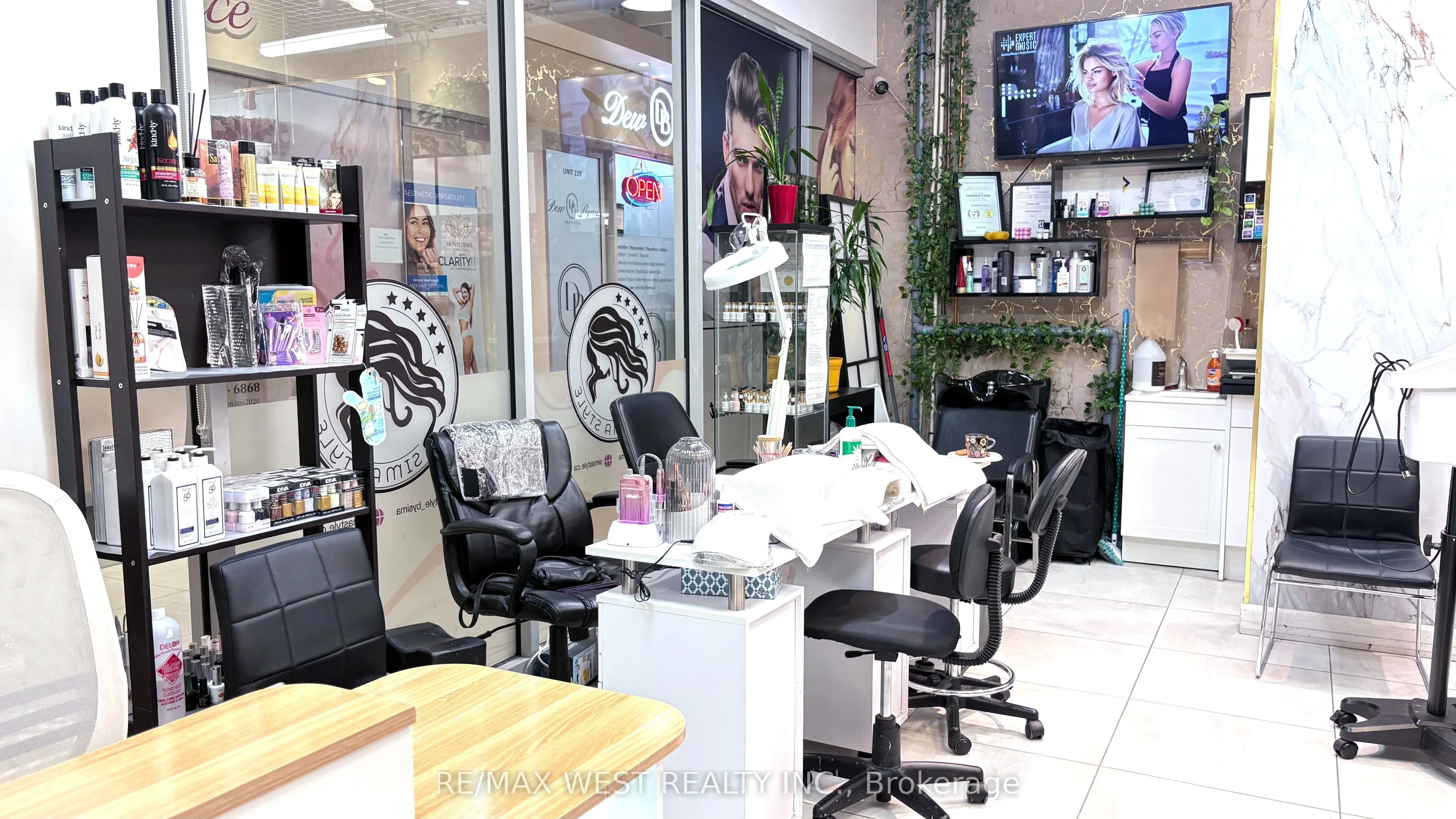 7181 Yonge Street, #104