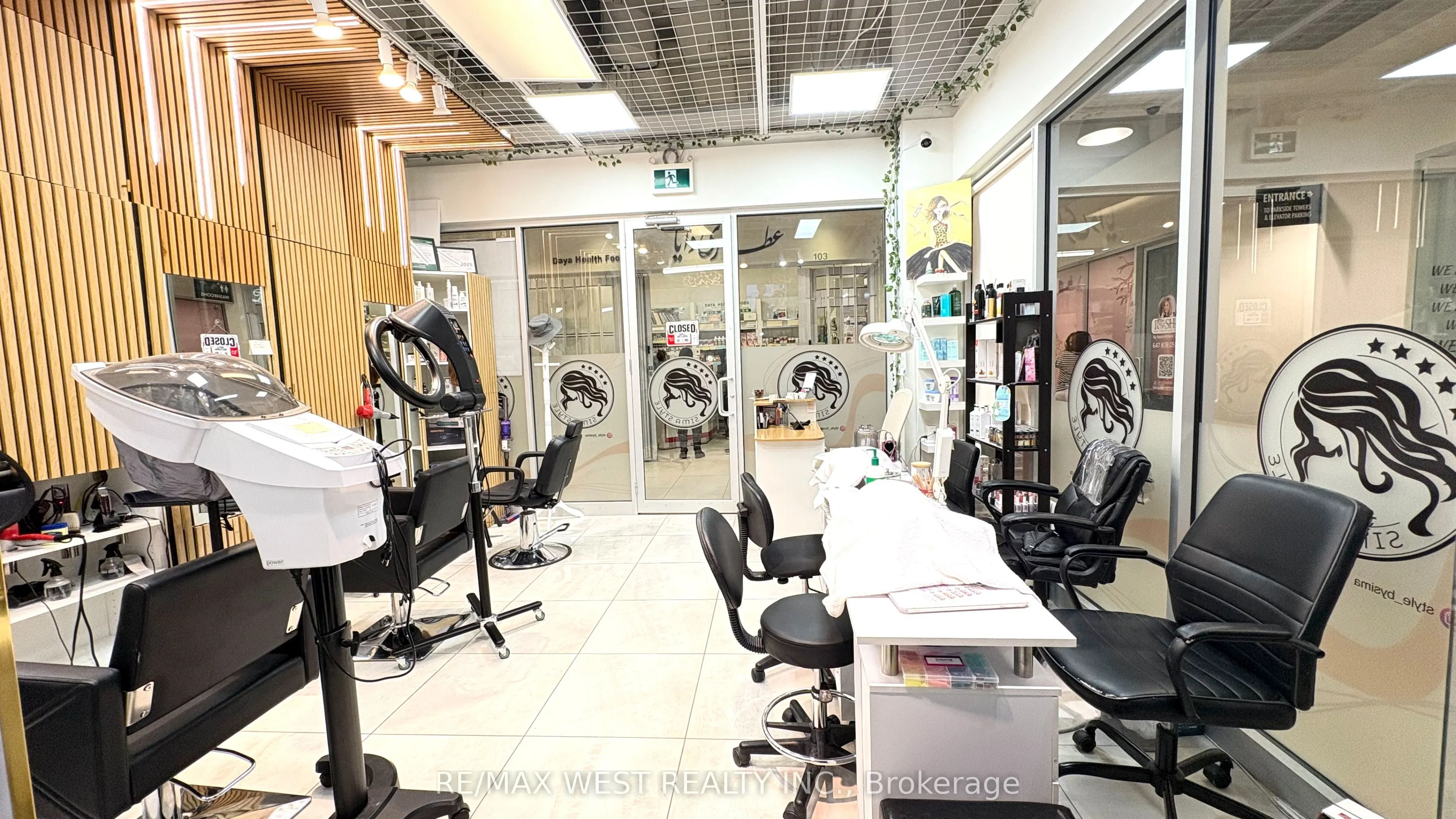 7181 Yonge Street, #104