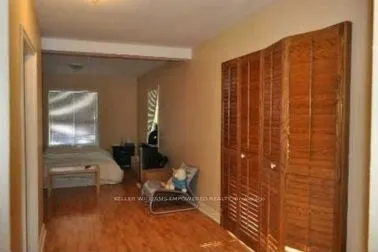 89 Centre Street E, #Main Floor