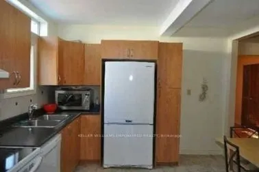 89 Centre Street E, #Main Floor