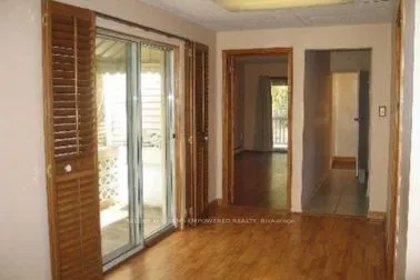 89 Centre Street E, #Main Floor