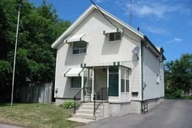 89 Centre Street E, #Main Floor