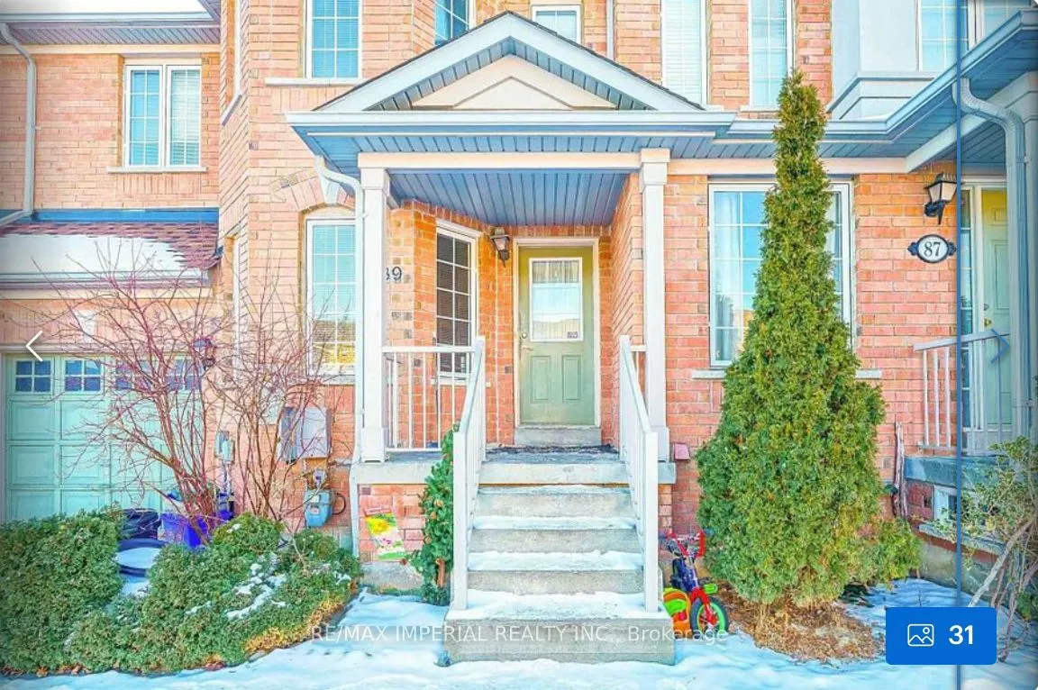 89 Grasslands Avenue