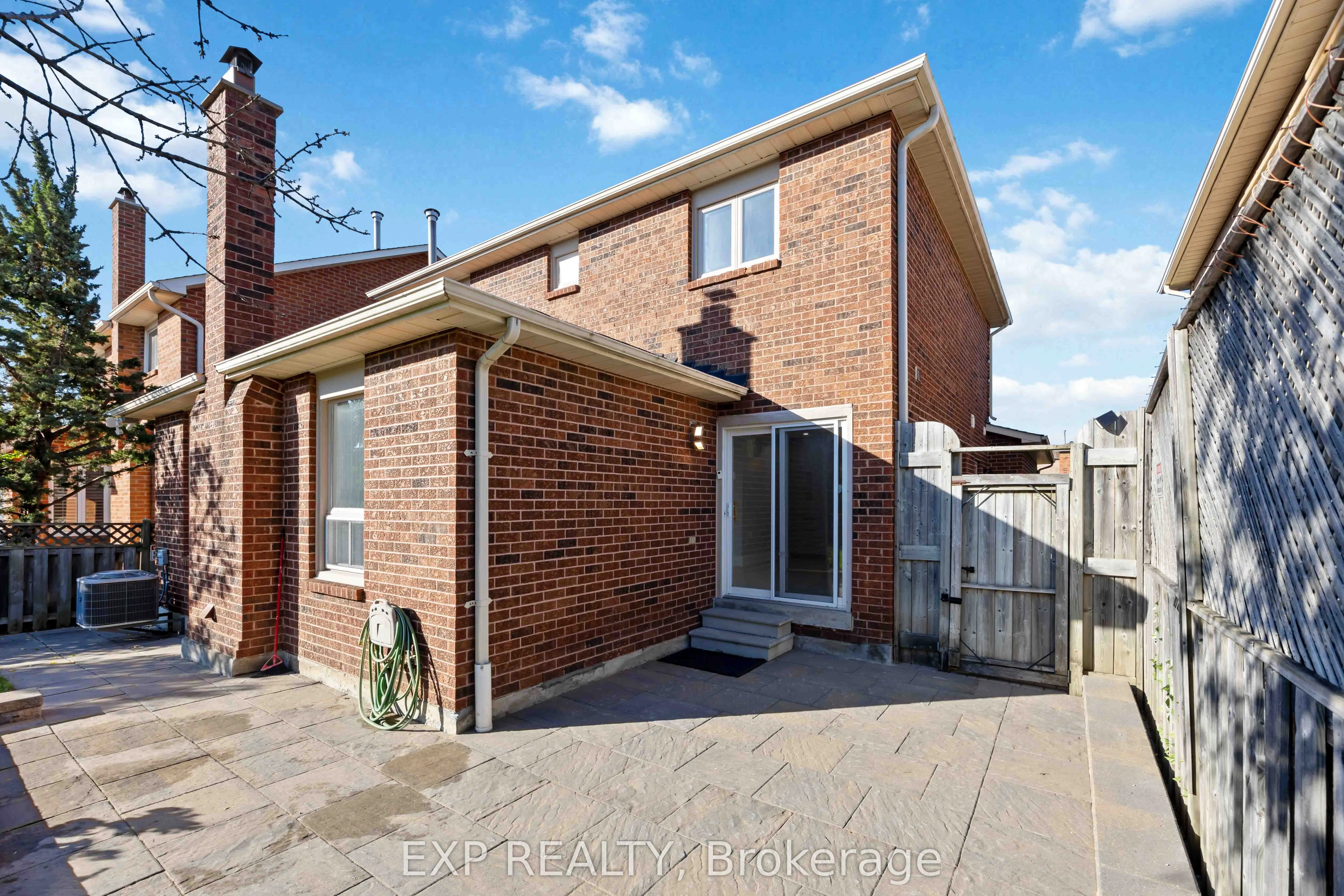 126 Largo Crescent