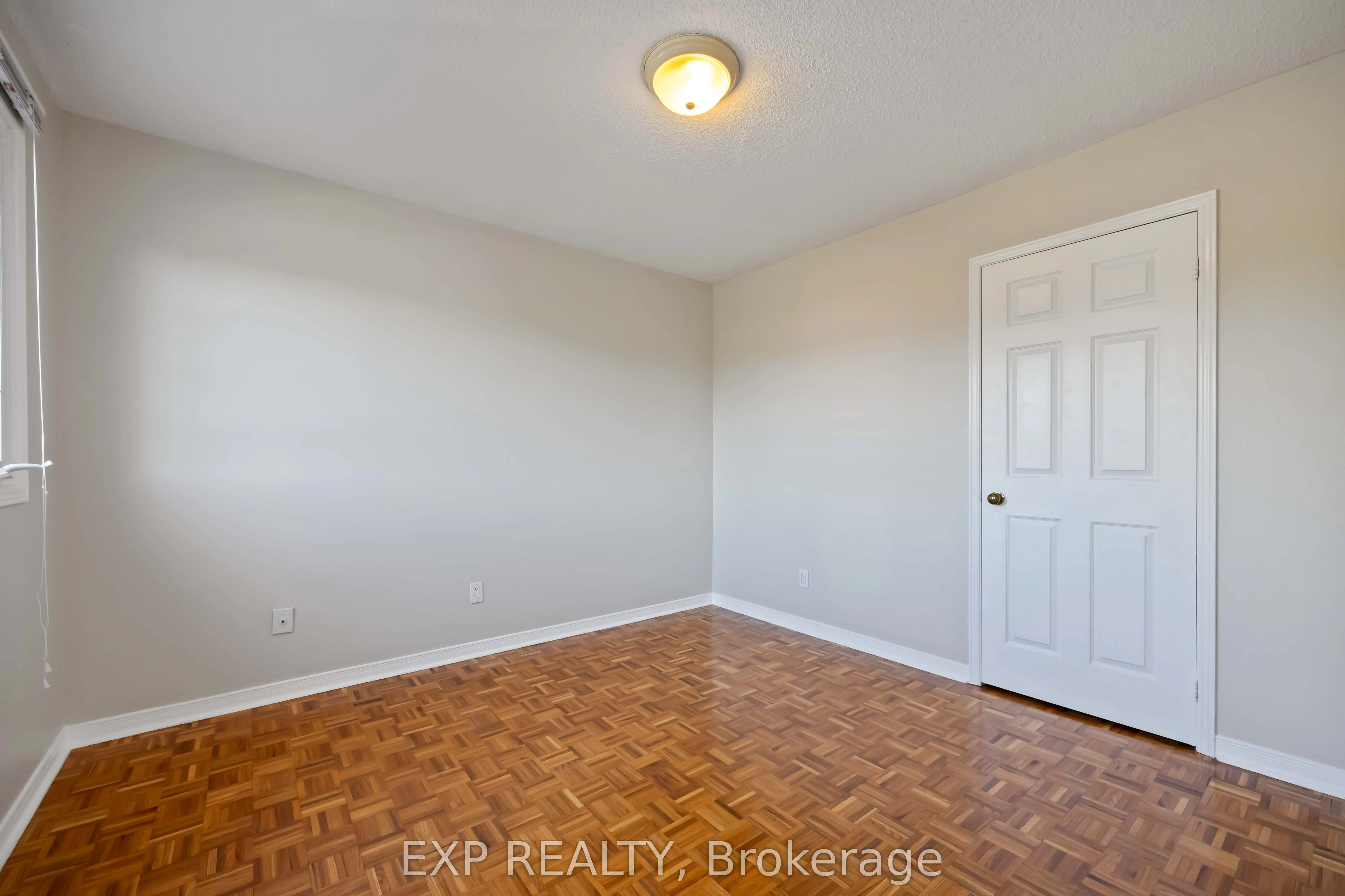 126 Largo Crescent