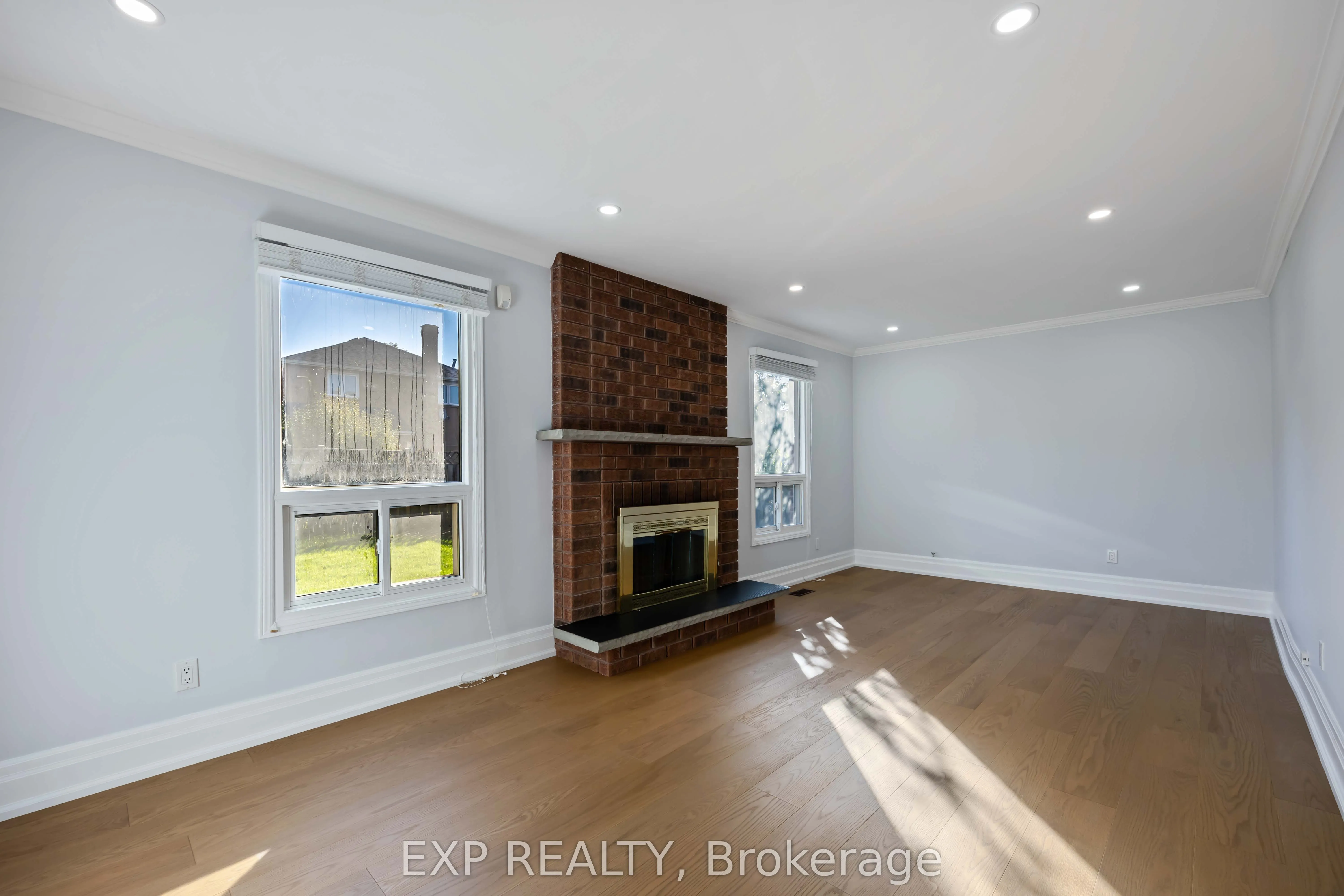 126 Largo Crescent