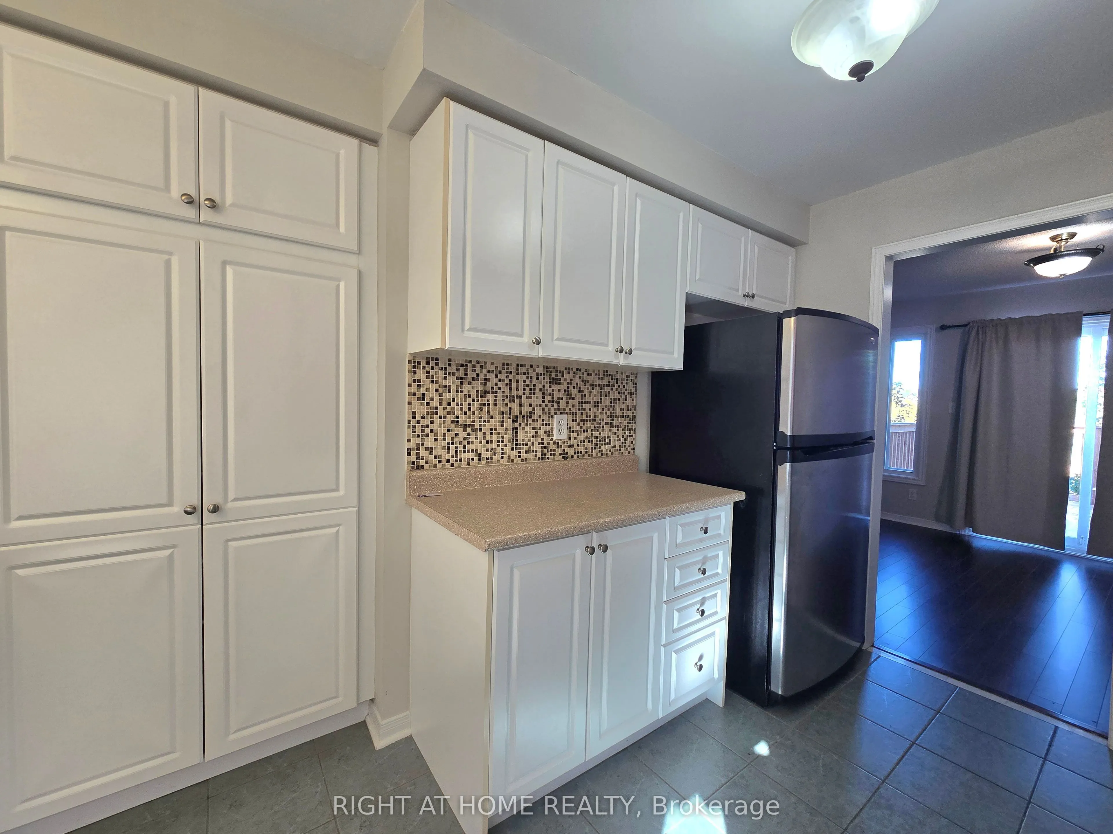 649 Walpole Crescent