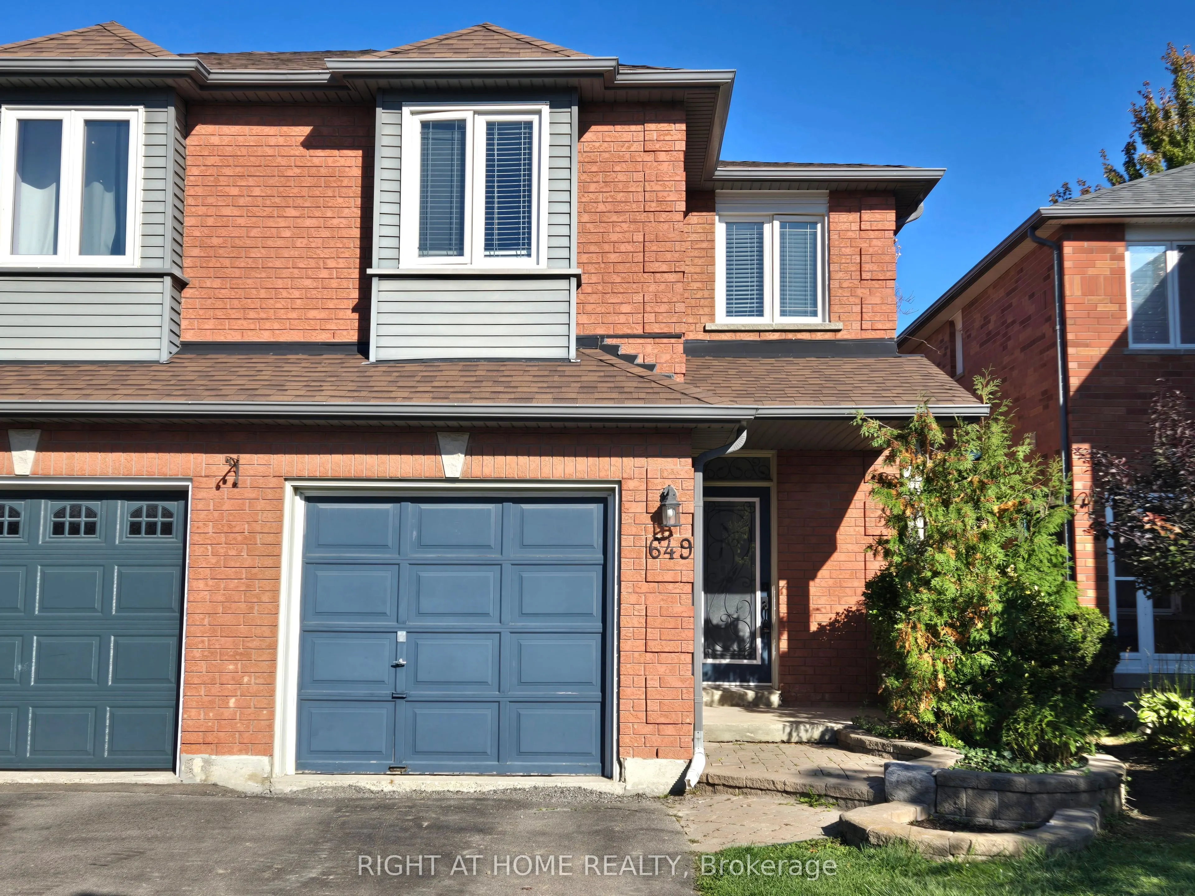 649 Walpole Crescent