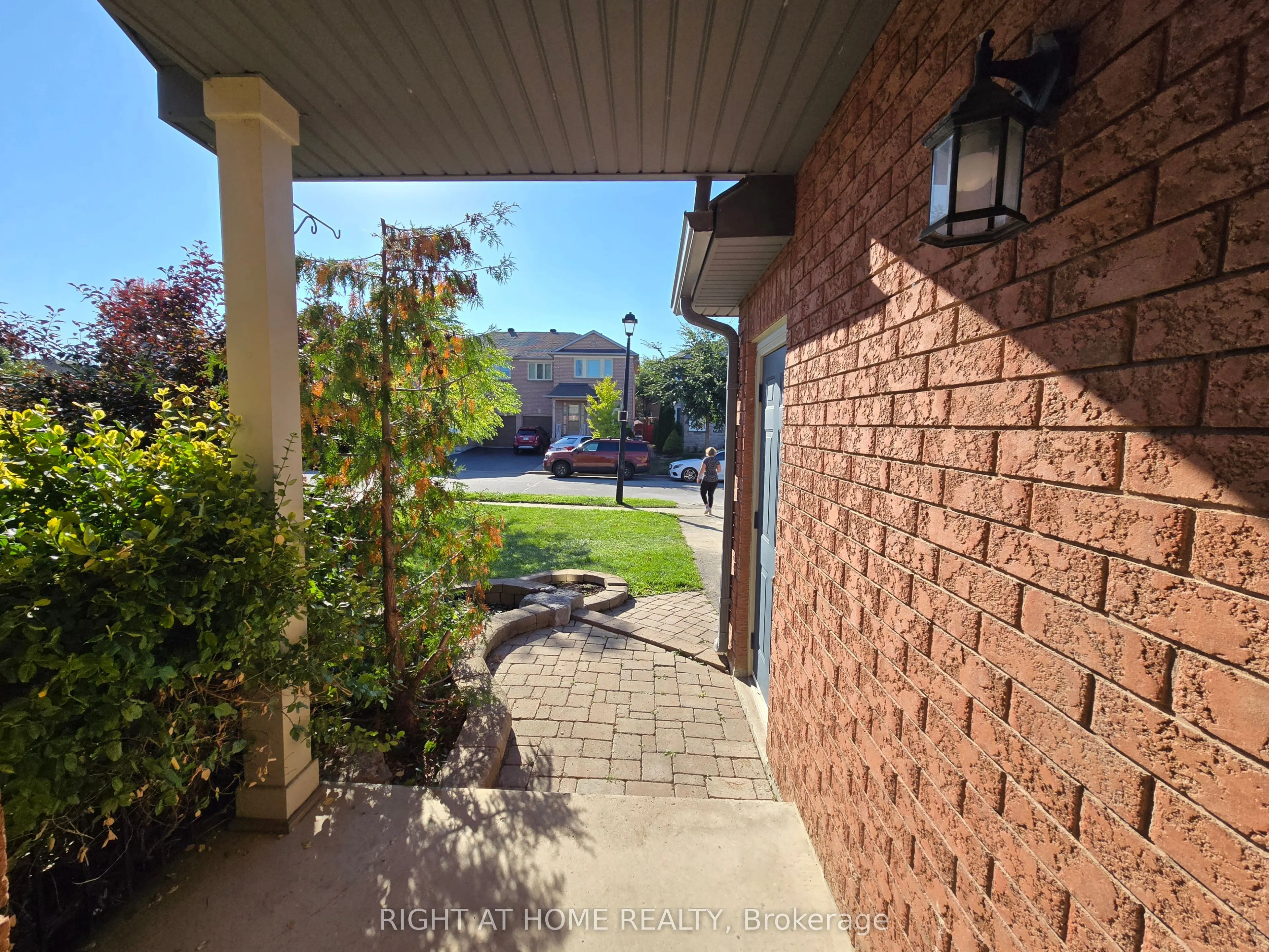 649 Walpole Crescent