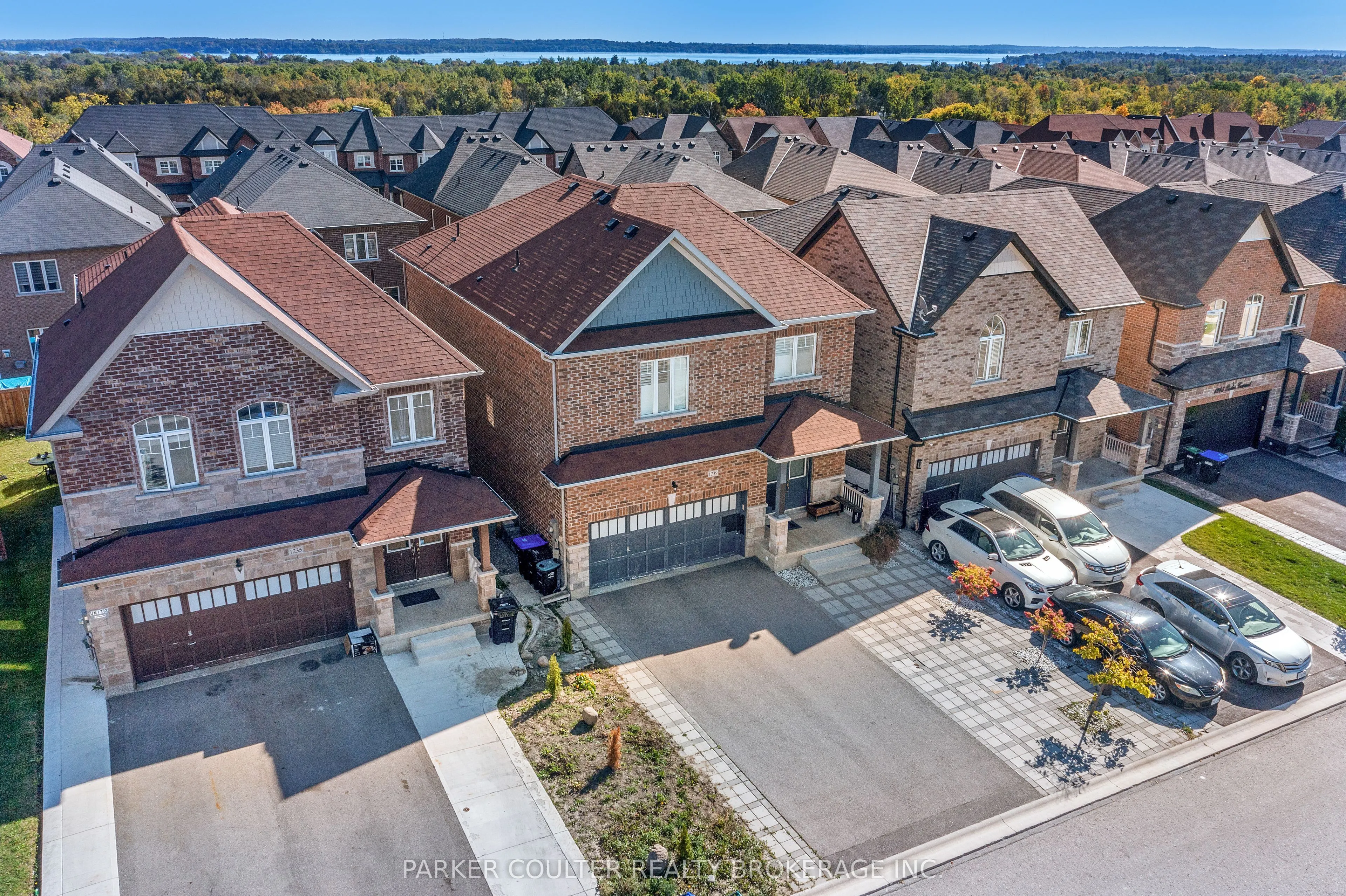 1239 Peelar Crescent