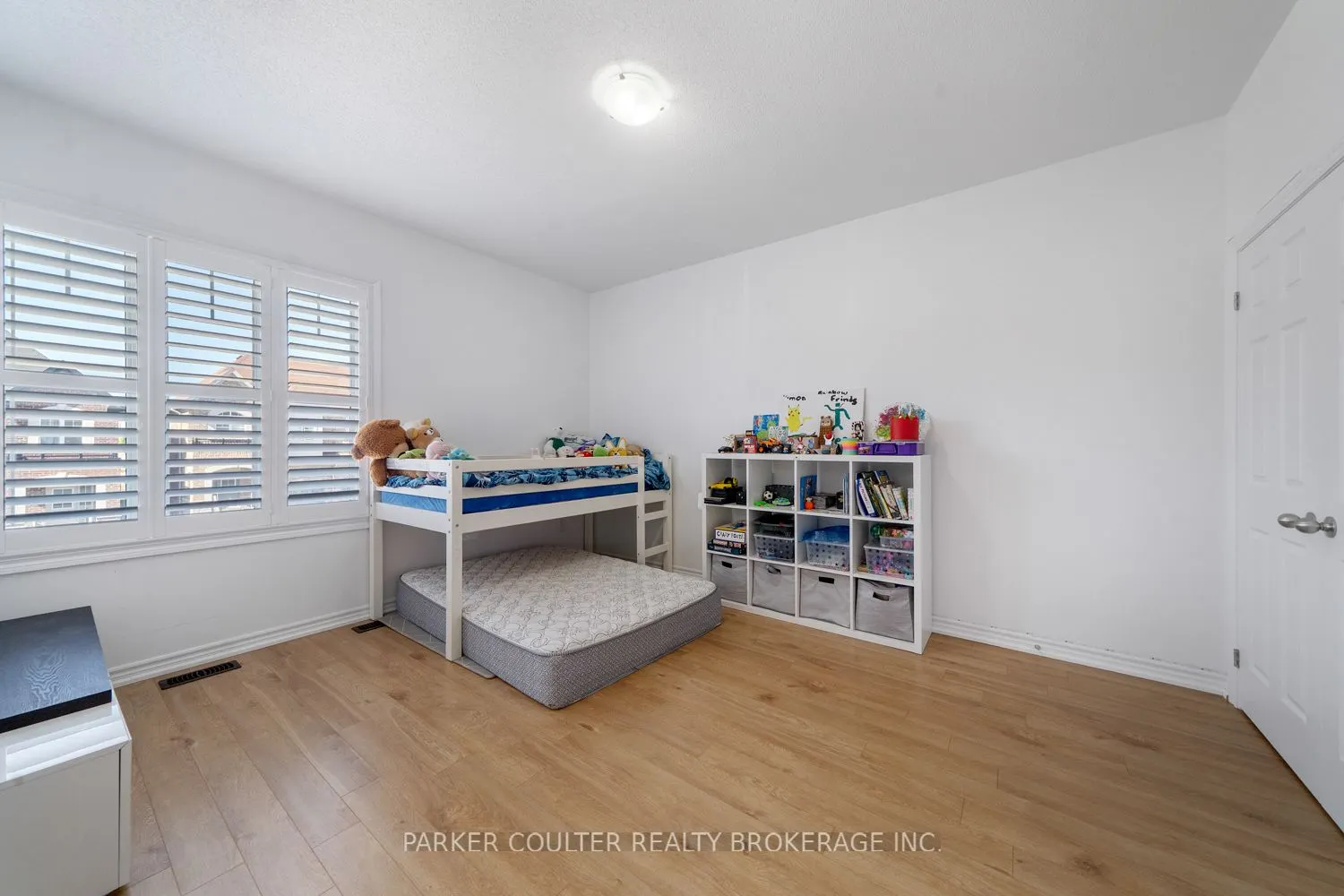 1239 Peelar Crescent