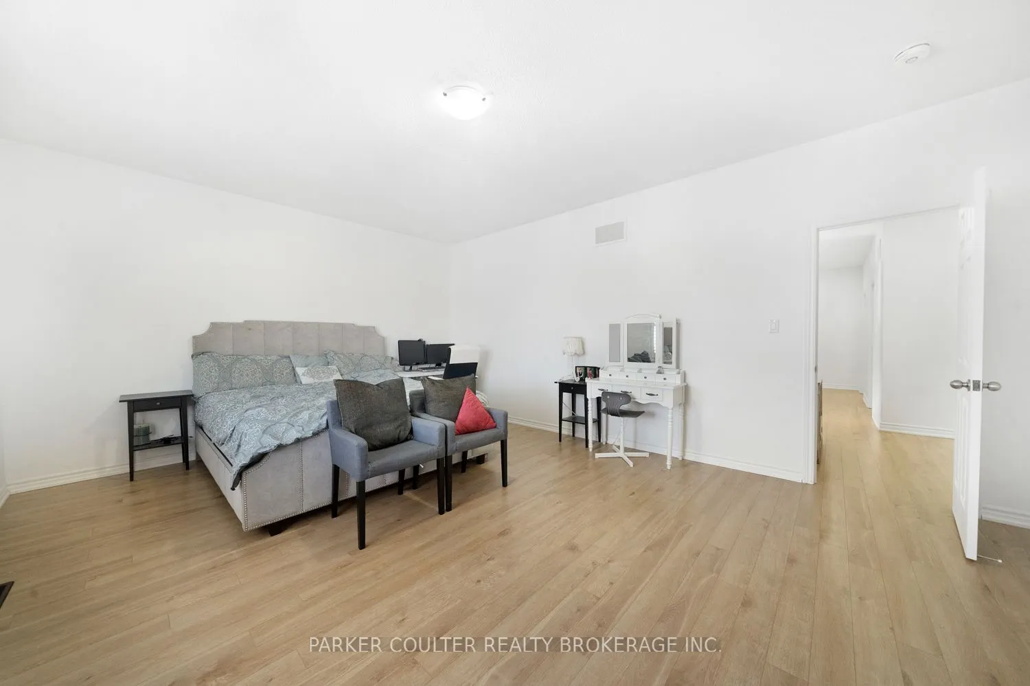 1239 Peelar Crescent