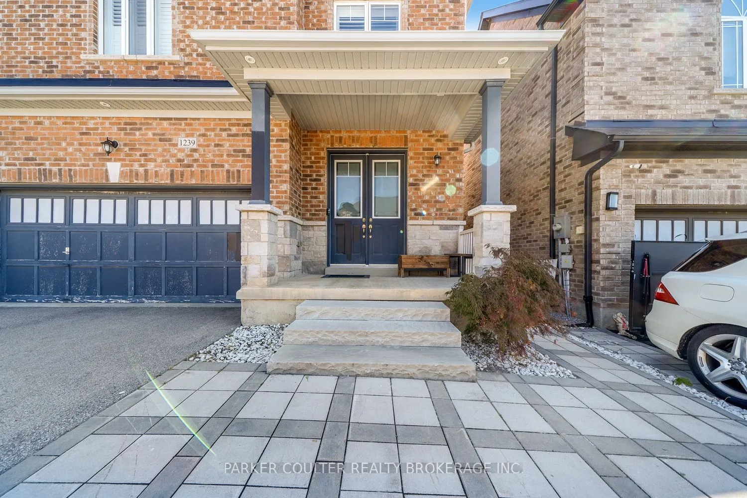 1239 Peelar Crescent