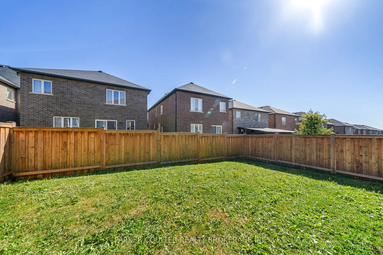 1239 Peelar Crescent