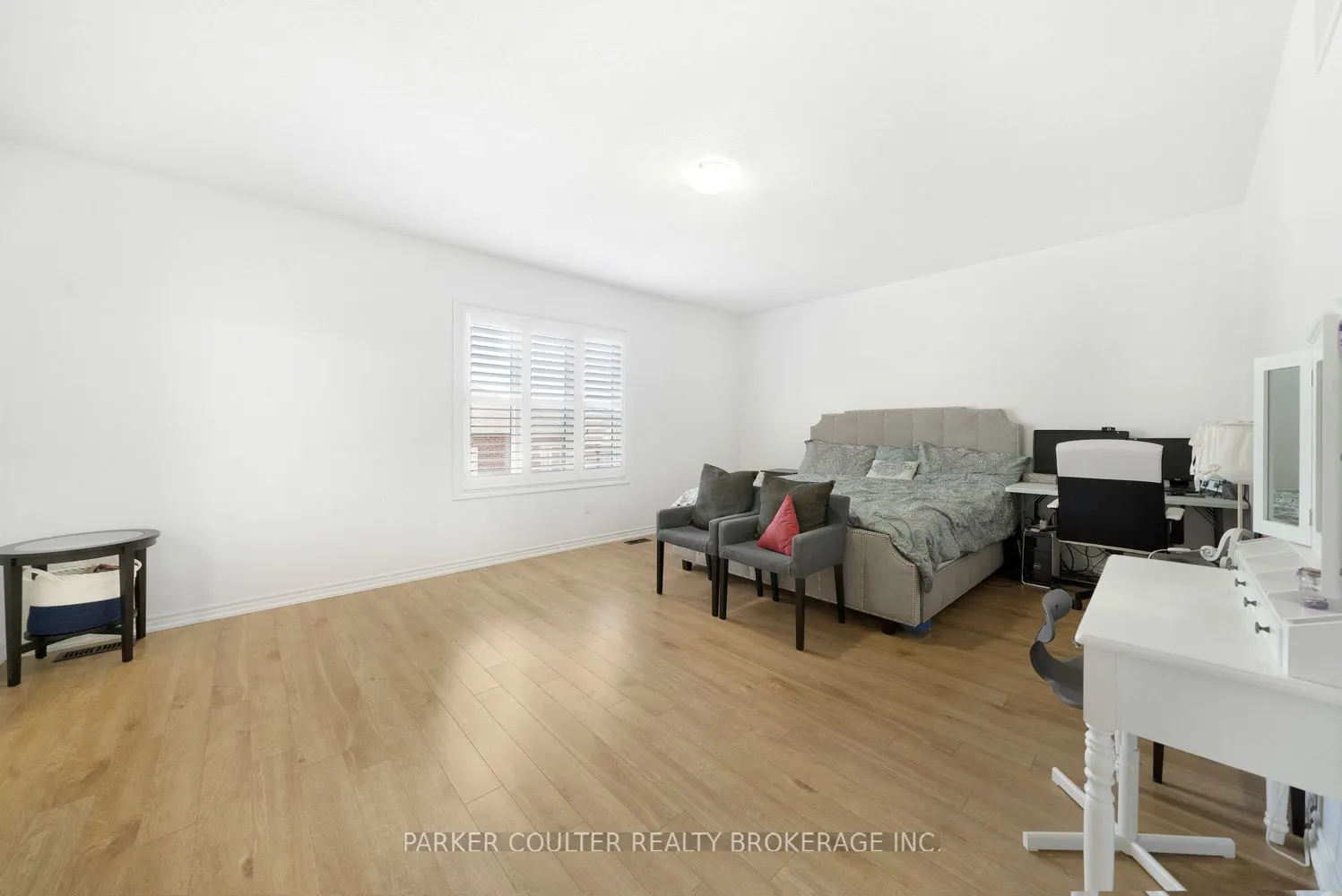 1239 Peelar Crescent