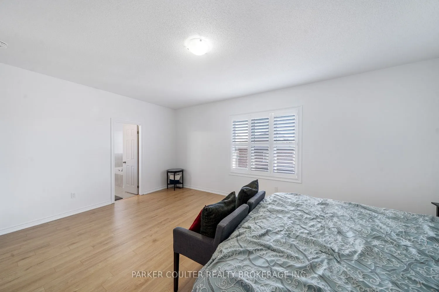 1239 Peelar Crescent